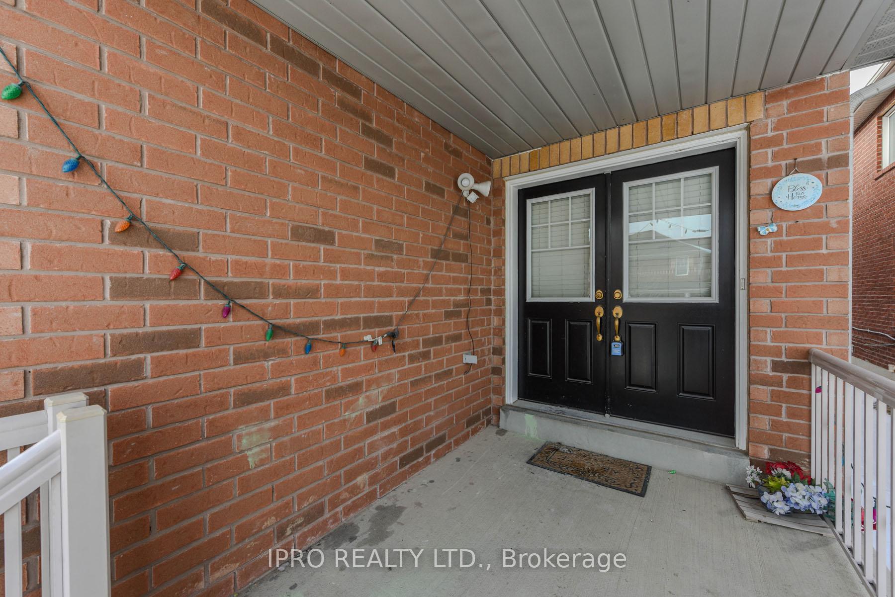 Photo 11 of Unit Mn&2nd, 209 Checkerberry Crescent, Brampton, Sandringham-Wellington — HOMEH