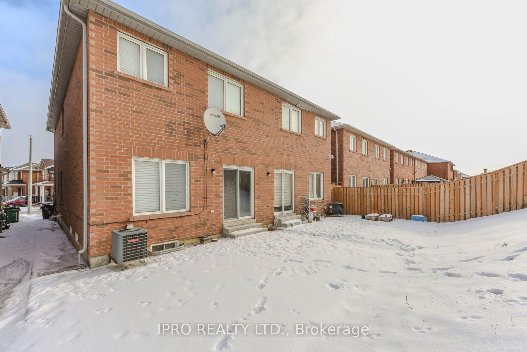 Photo 2 of Unit Mn&2nd, 209 Checkerberry Crescent, Brampton, Sandringham-Wellington — HOMEH