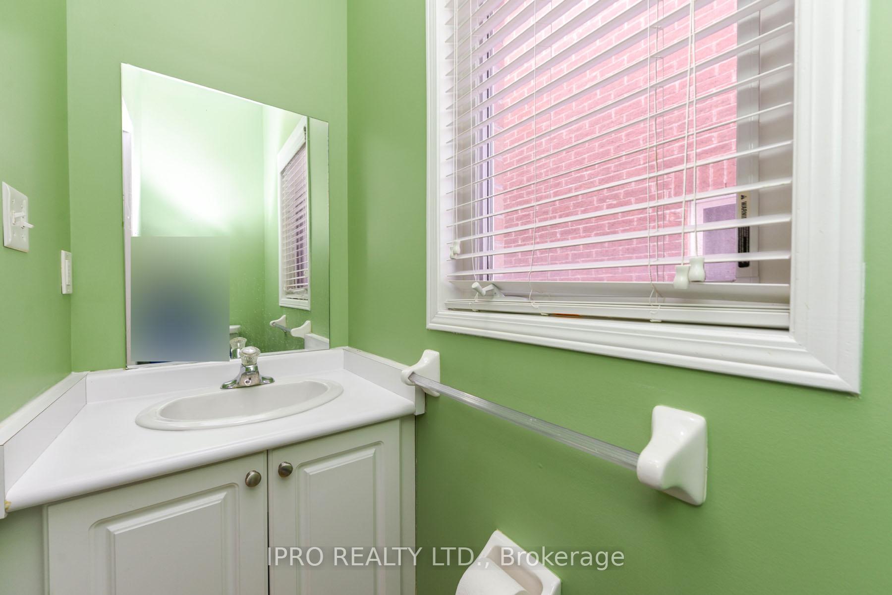 Photo 8 of Unit Mn&2nd, 209 Checkerberry Crescent, Brampton, Sandringham-Wellington — HOMEH