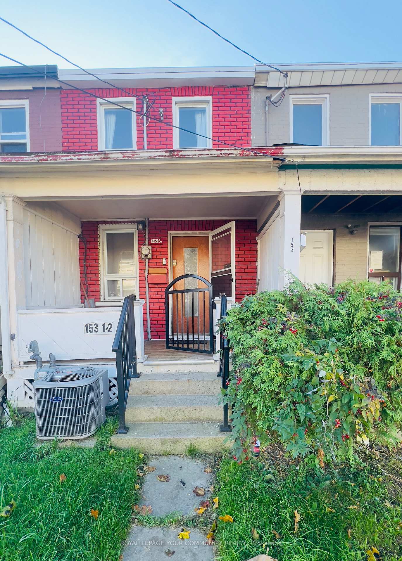 Front of 153 1/2 Olive Avenue S