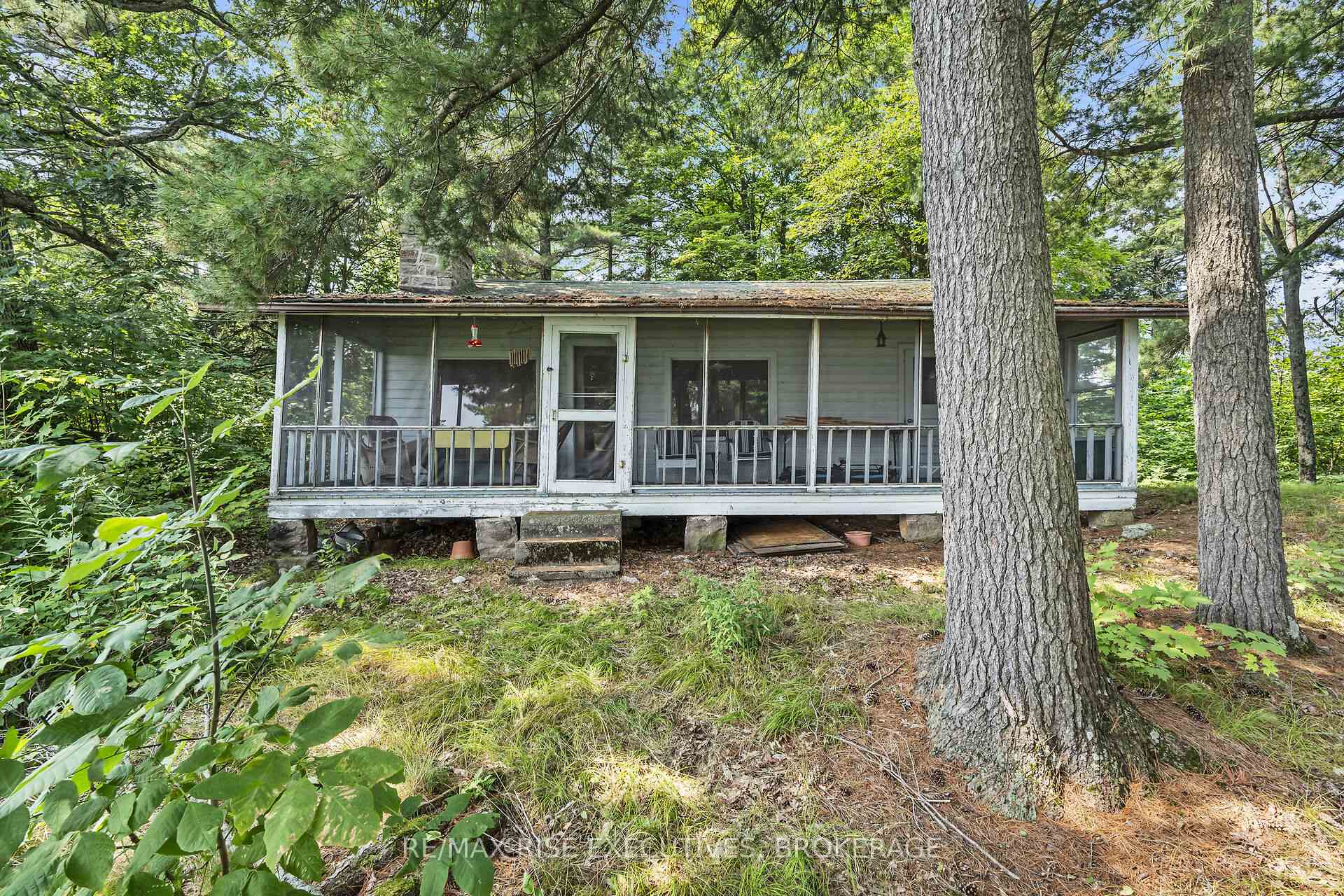 Photo 1 of 1326 Ridge Lane, Frontenac, Frontenac South — HOMEH