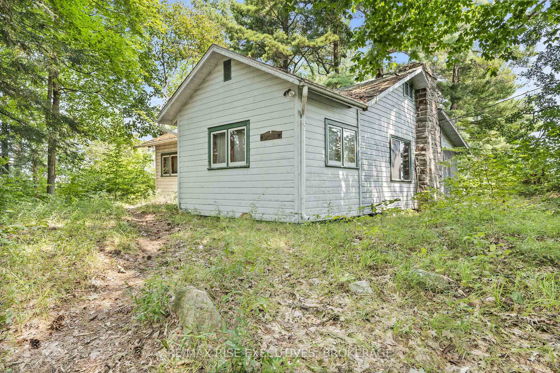 Photo 2 of 1326 Ridge Lane, Frontenac, Frontenac South — HOMEH