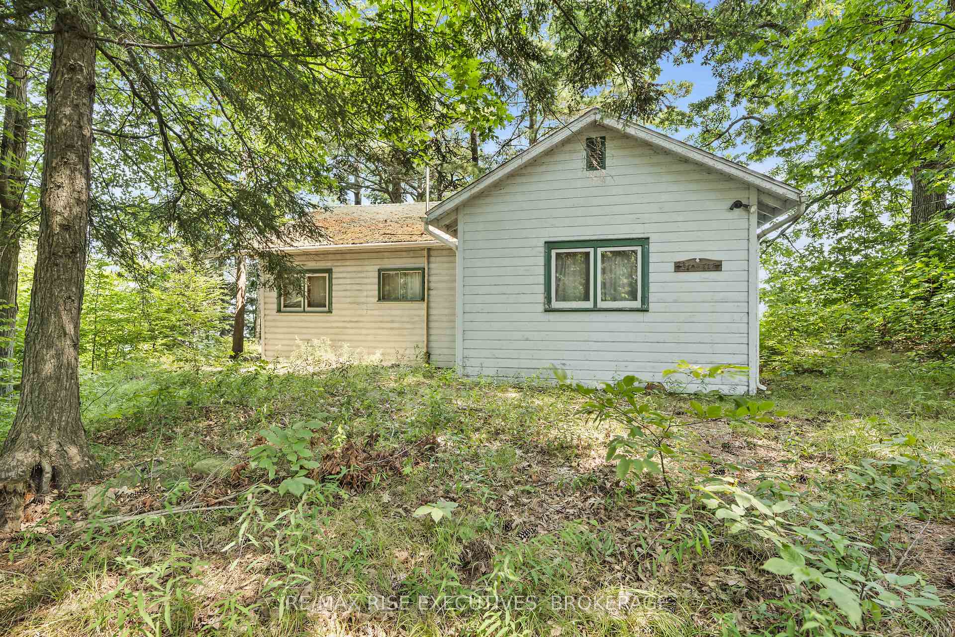 Photo 3 of 1326 Ridge Lane, Frontenac, Frontenac South — HOMEH