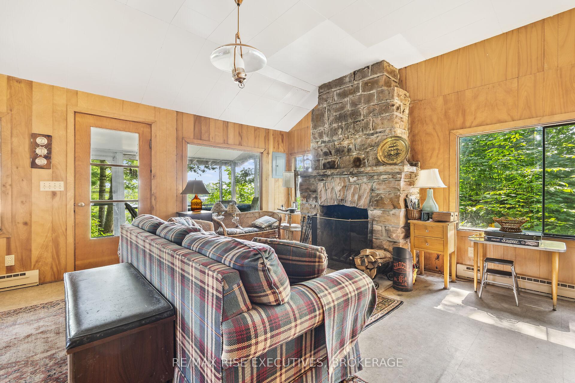 Photo 4 of 1326 Ridge Lane, Frontenac, Frontenac South — HOMEH