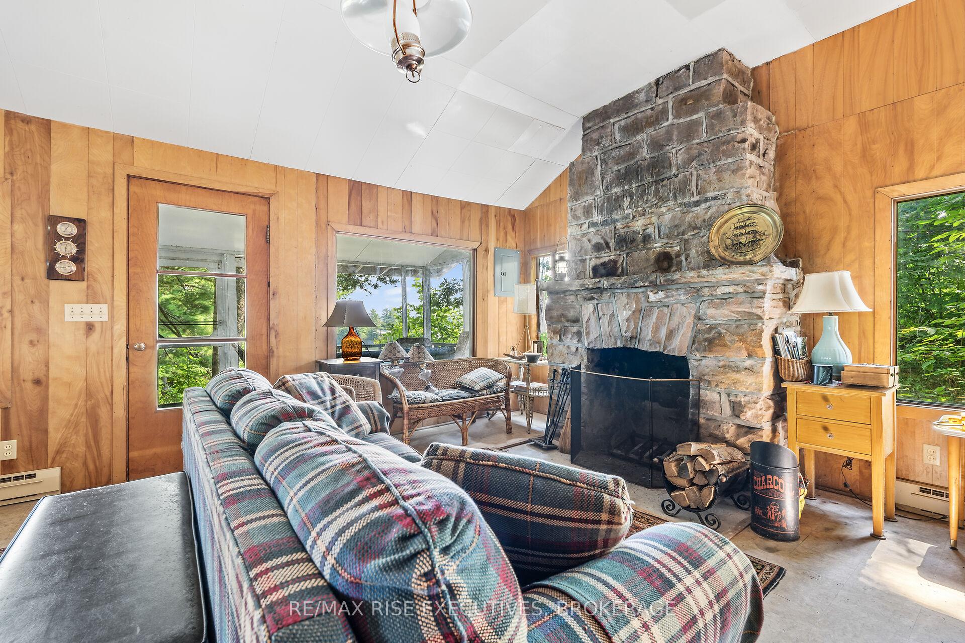 Photo 5 of 1326 Ridge Lane, Frontenac, Frontenac South — HOMEH