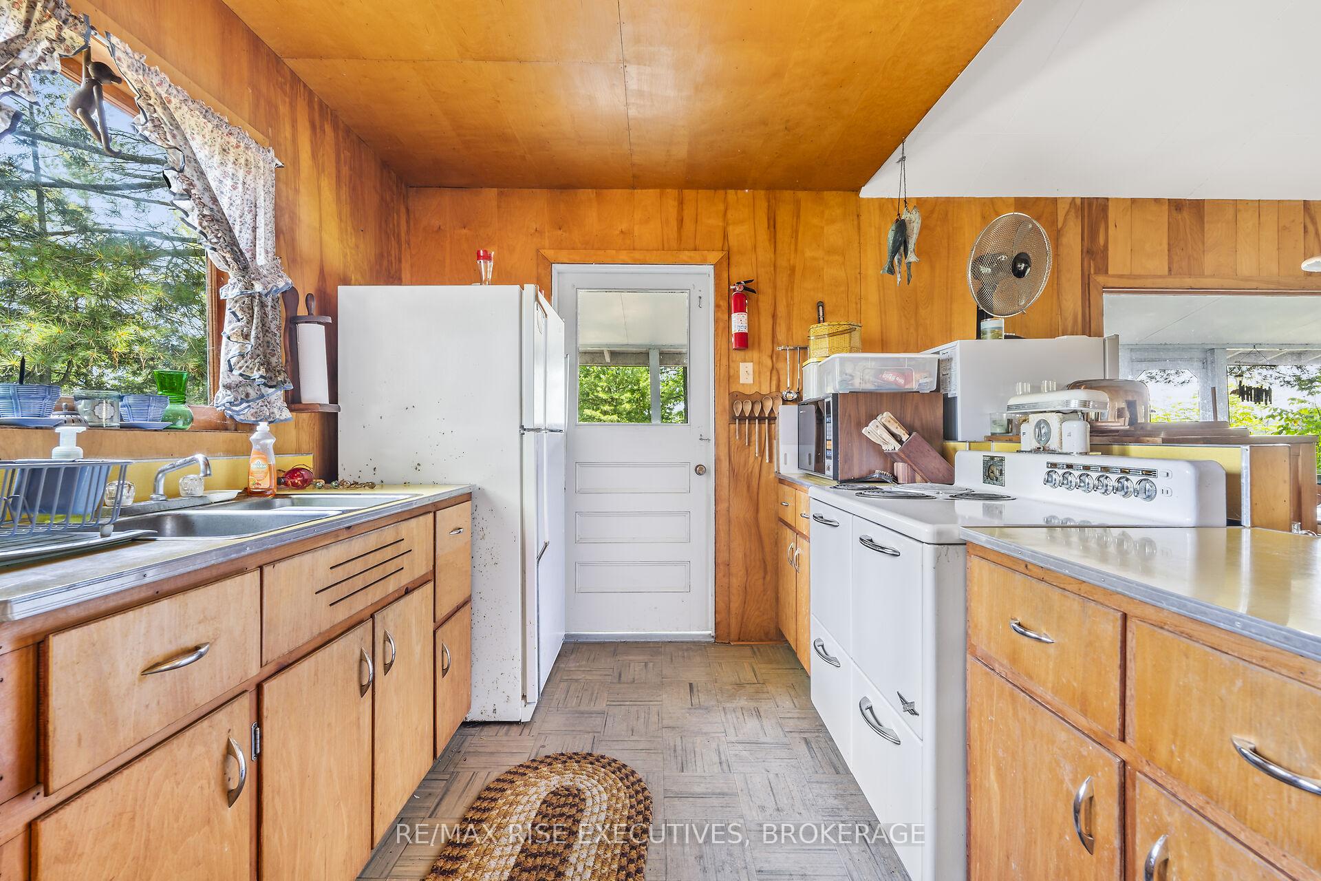 Photo 12 of 1326 Ridge Lane, Frontenac, Frontenac South — HOMEH