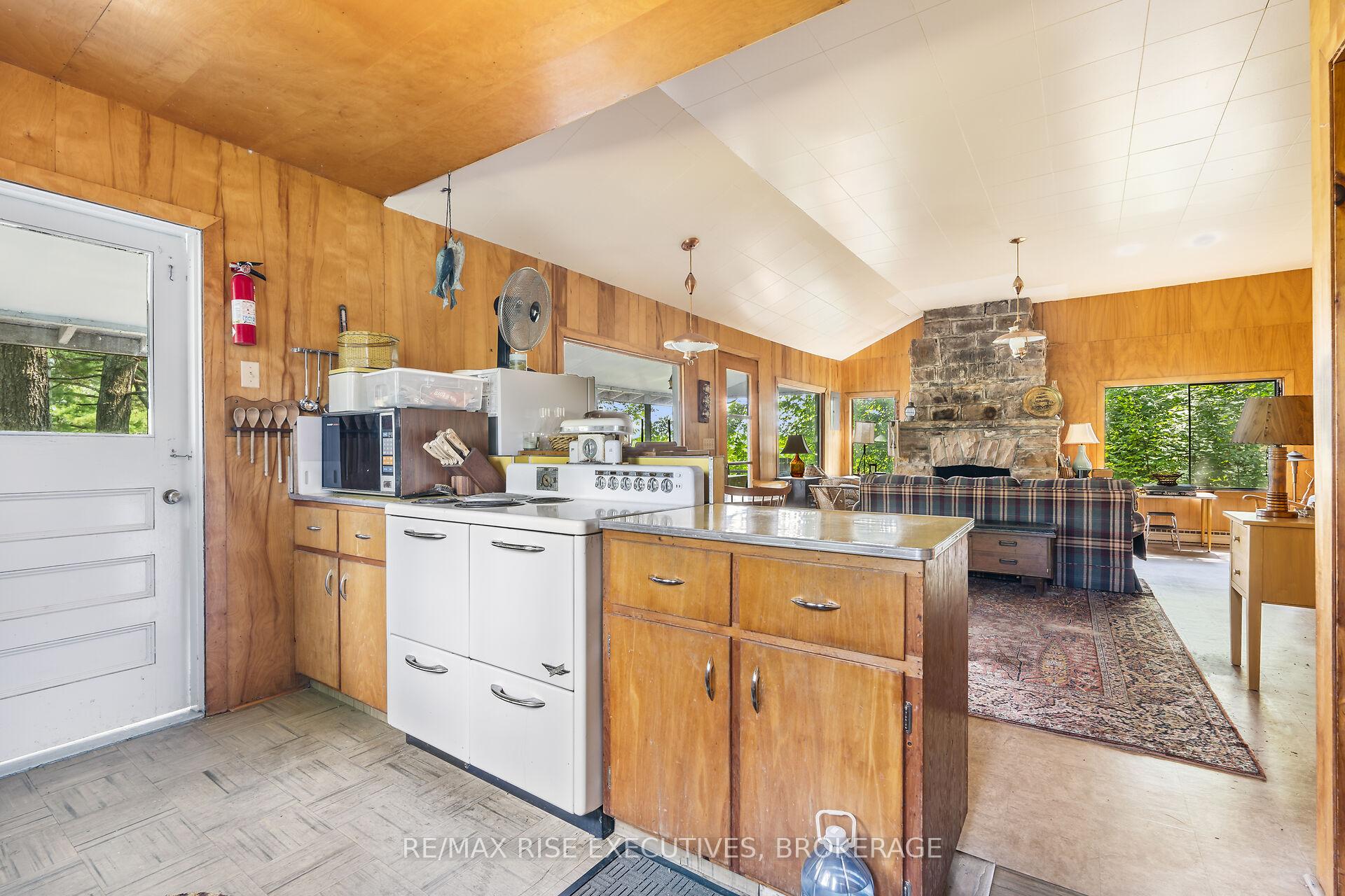 Photo 13 of 1326 Ridge Lane, Frontenac, Frontenac South — HOMEH