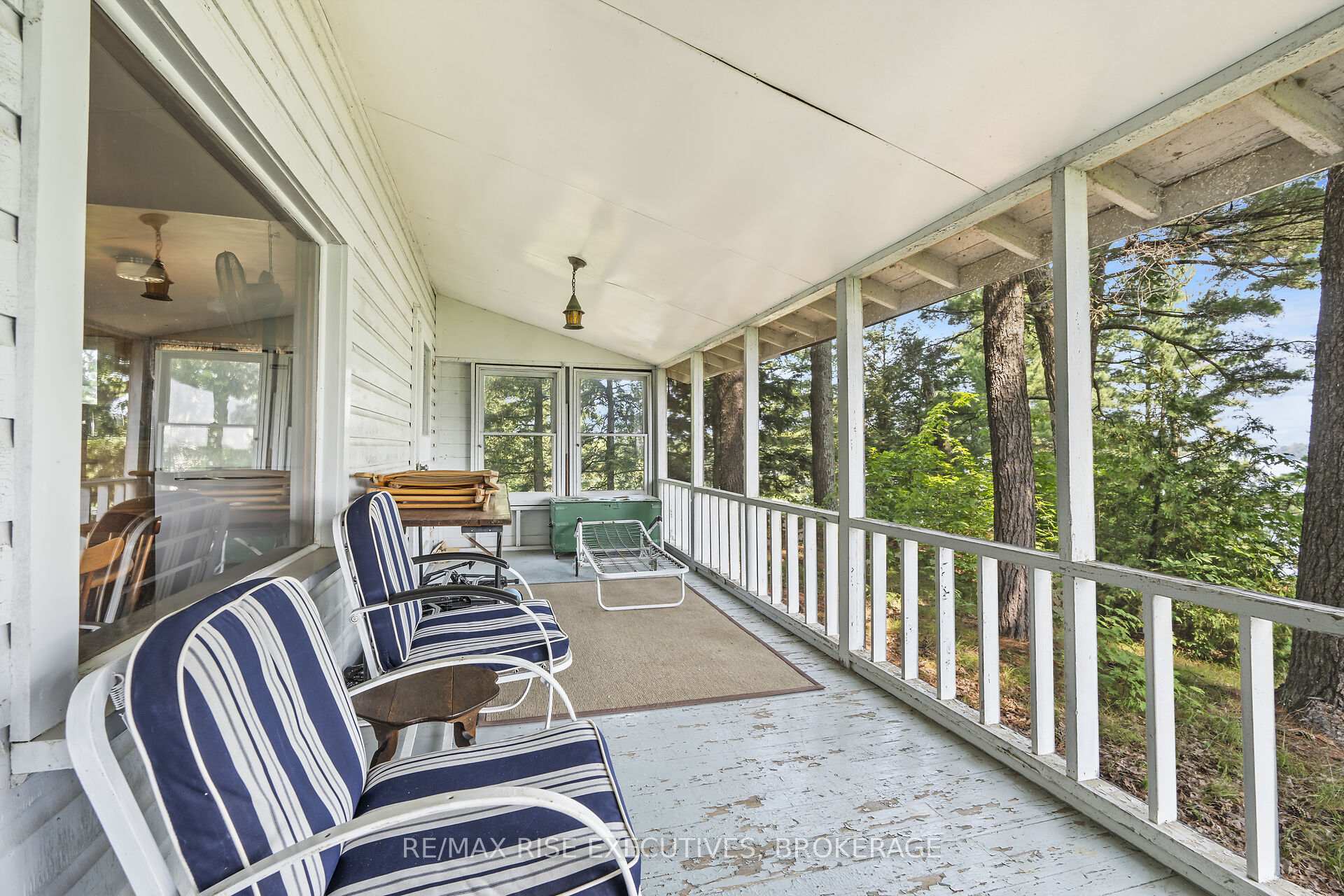 Photo 17 of 1326 Ridge Lane, Frontenac, Frontenac South — HOMEH