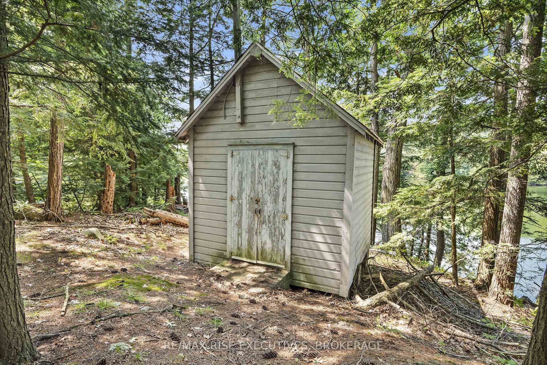 Photo 29 of 1326 Ridge Lane, Frontenac, Frontenac South — HOMEH