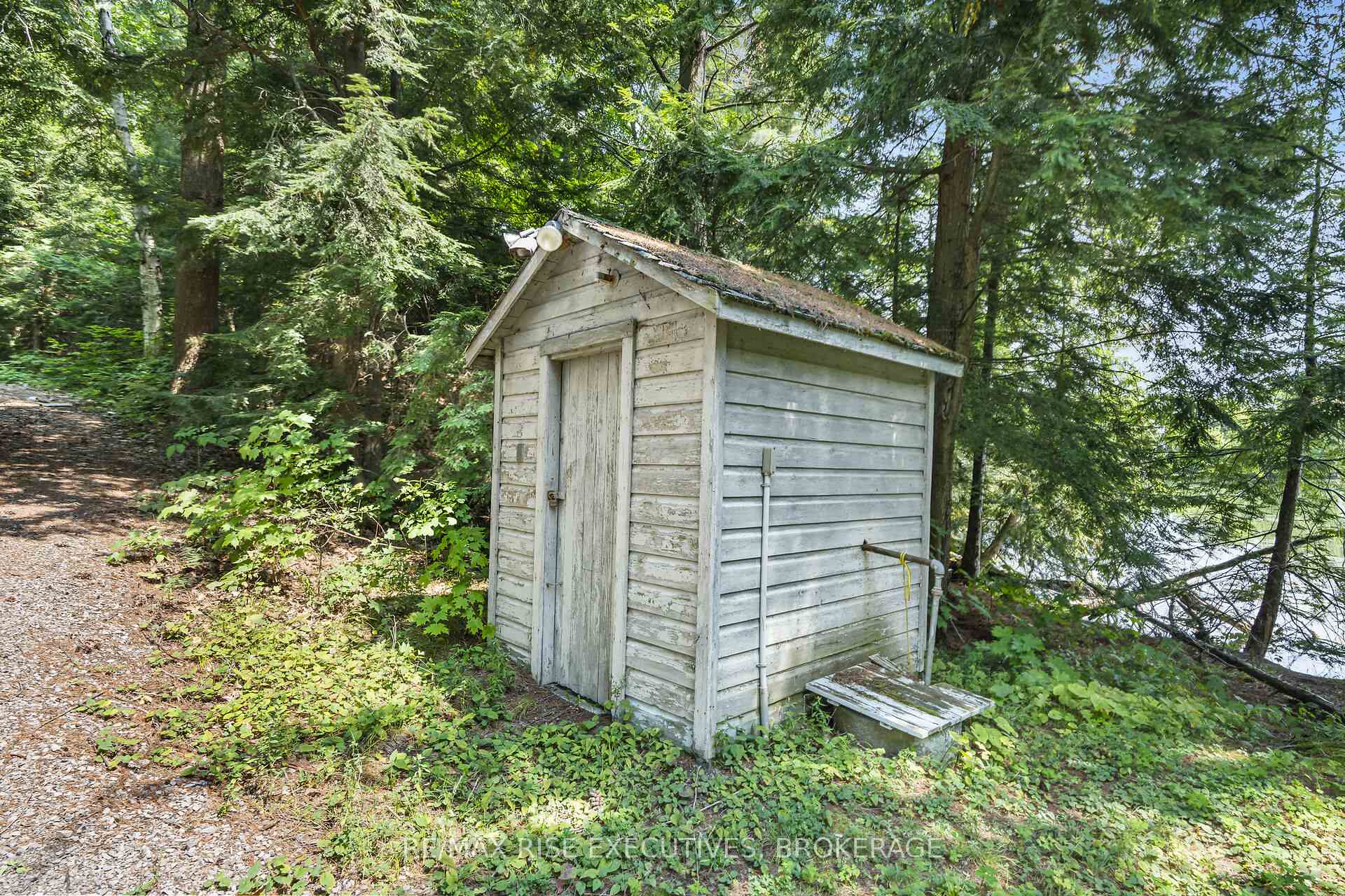 Photo 33 of 1326 Ridge Lane, Frontenac, Frontenac South — HOMEH