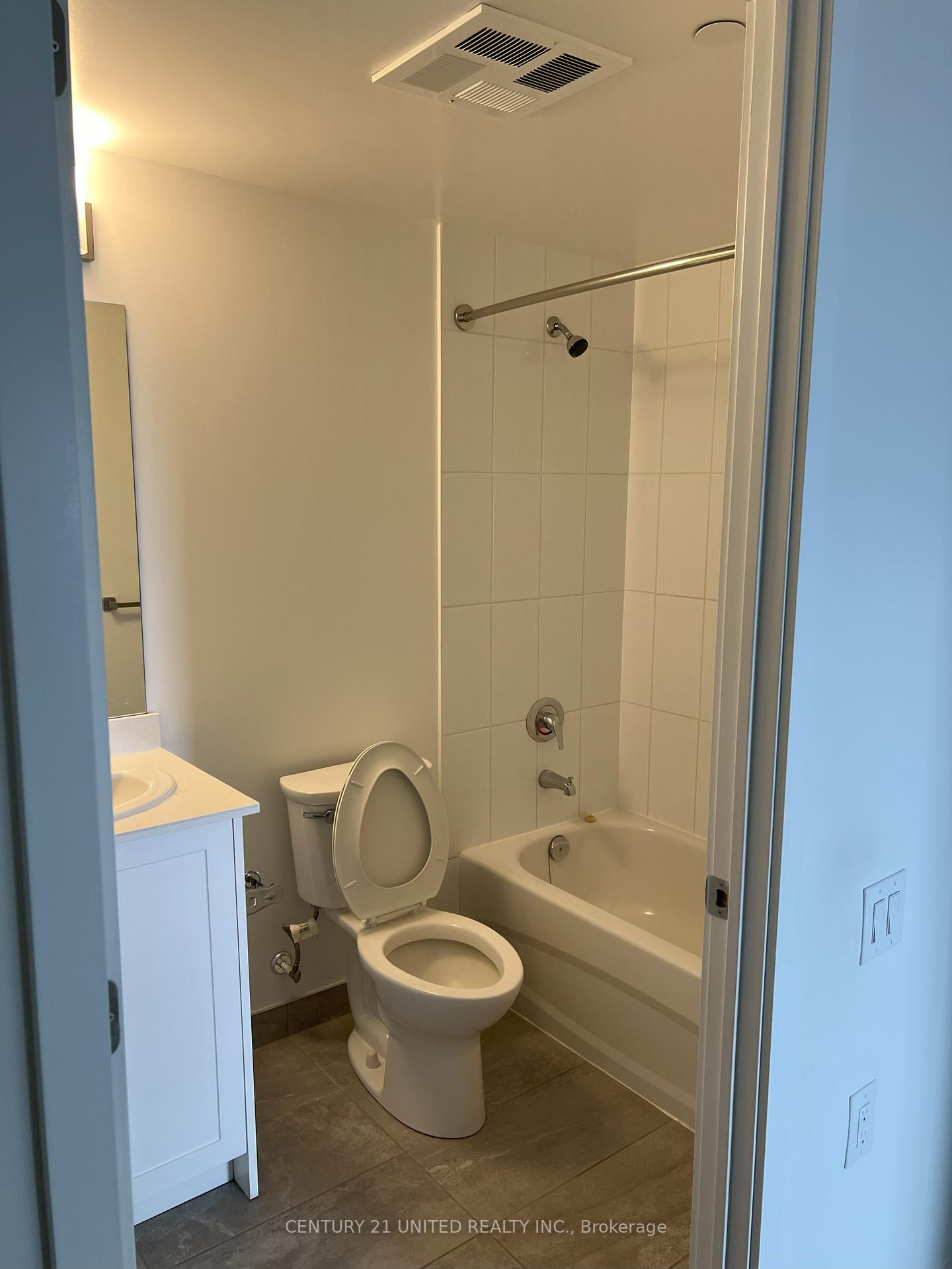 Photo 4 of Unit 1214, 100 Bond Street E, Oshawa, Central — HOMEH