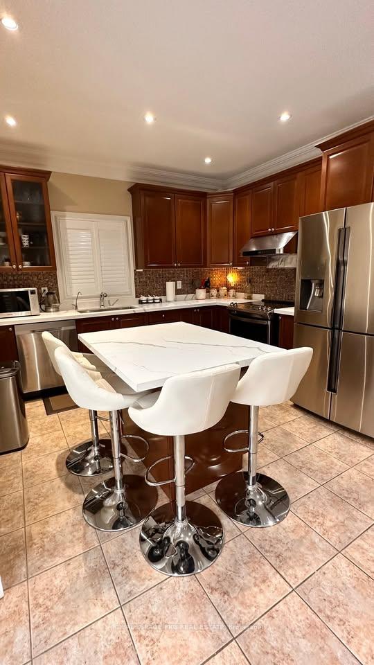 Photo 2 of Unit Upper Floor, 33 Crystal Glen Crescent, Brampton, Credit Valley — HOMEH