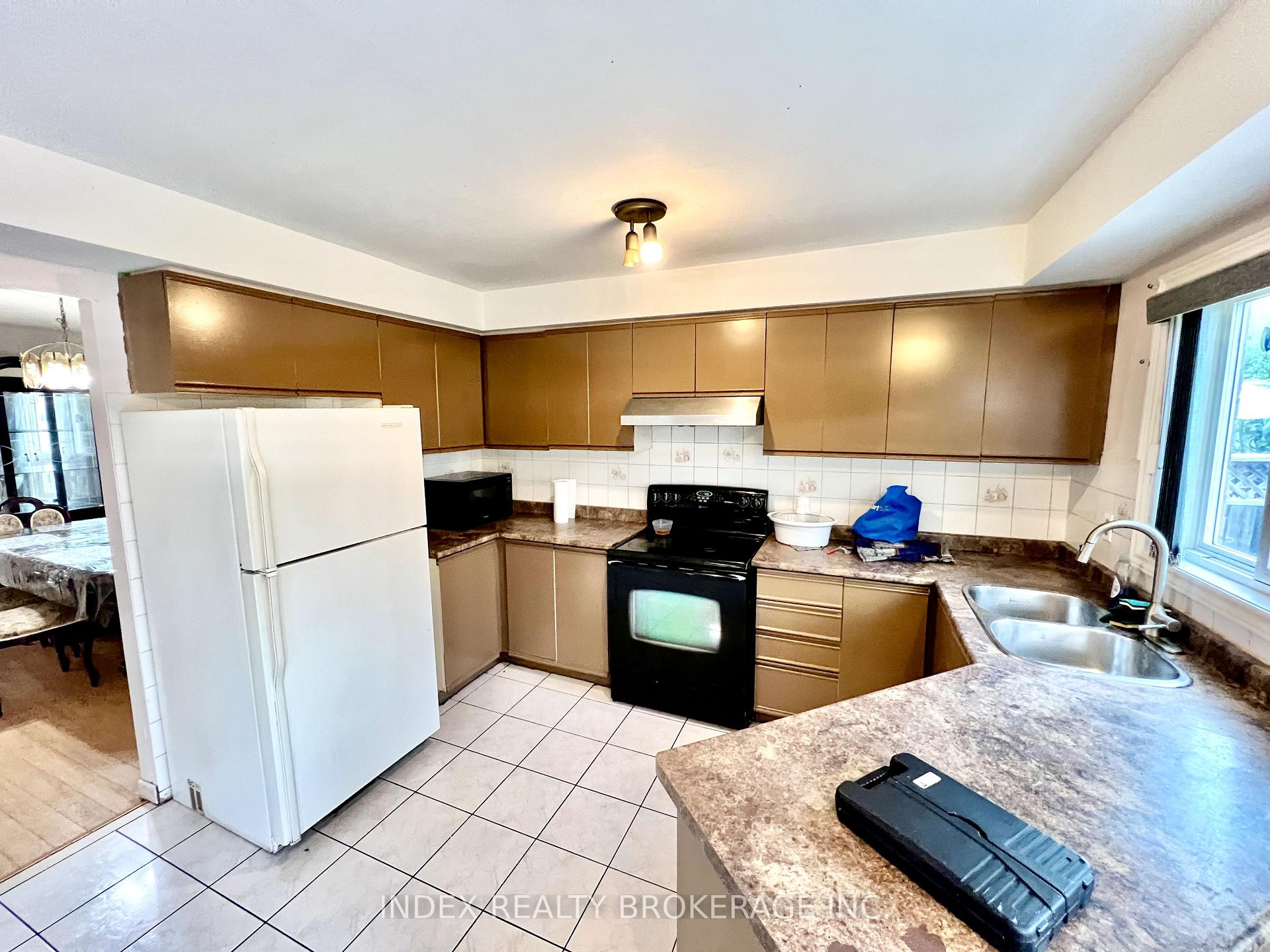 Photo 2 of 98 Torrance Wood, Brampton, Fletcher's West — HOMEH