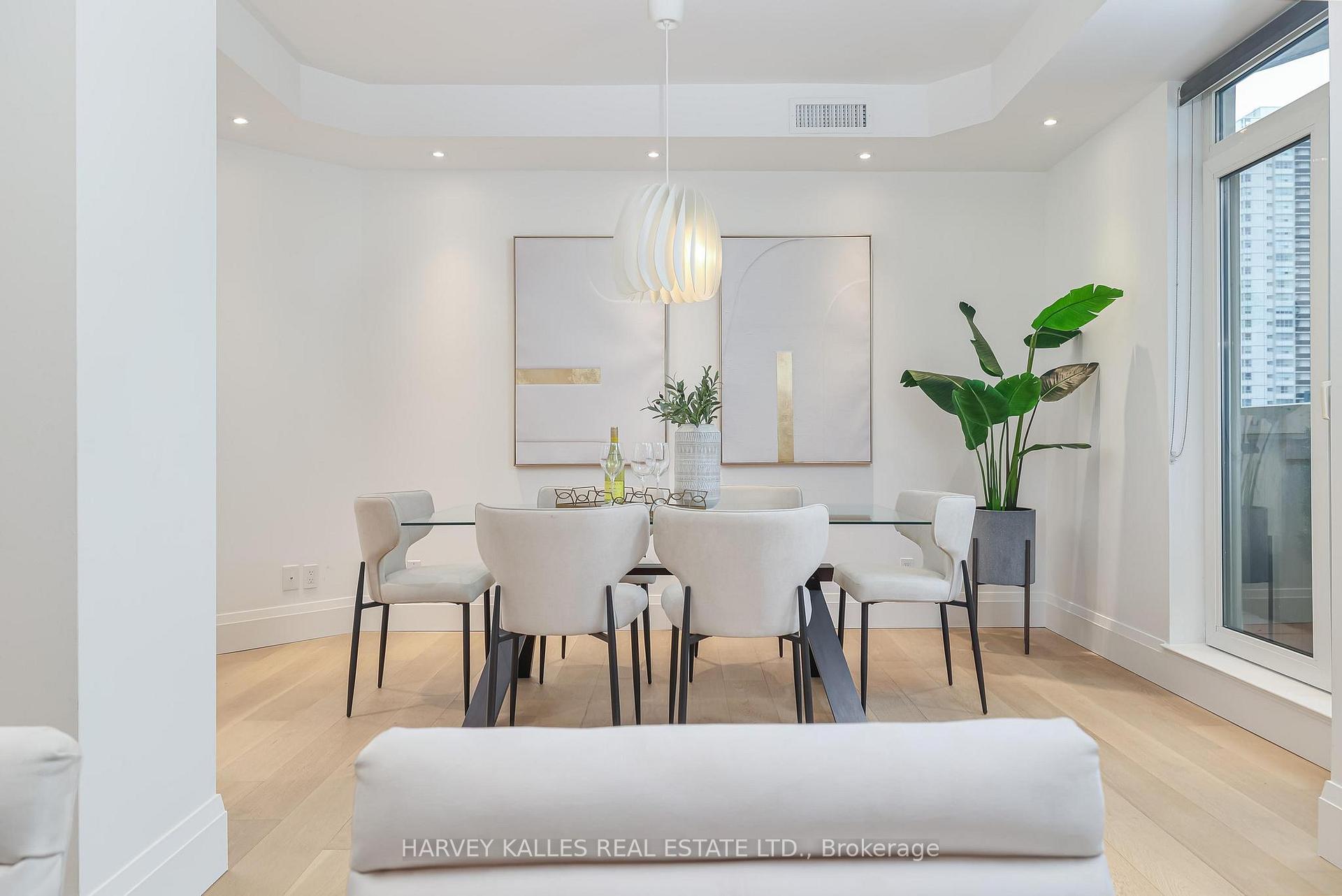 Photo 5 of Unit 804, 1 Balmoral Avenue, Toronto, Yonge-St. Clair — HOMEH