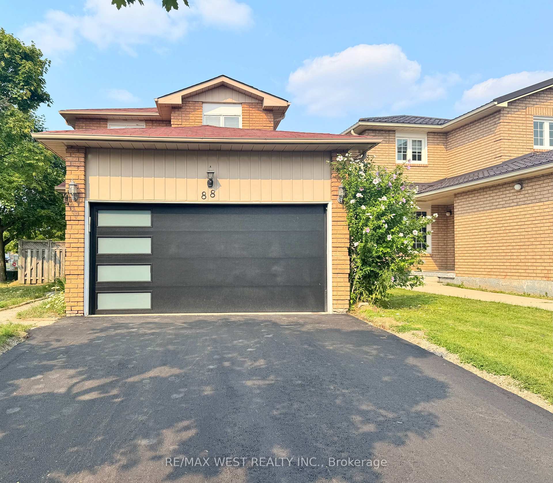 Photo 1 of 88 Toba Crescent, Brampton, Heart Lake East — HOMEH