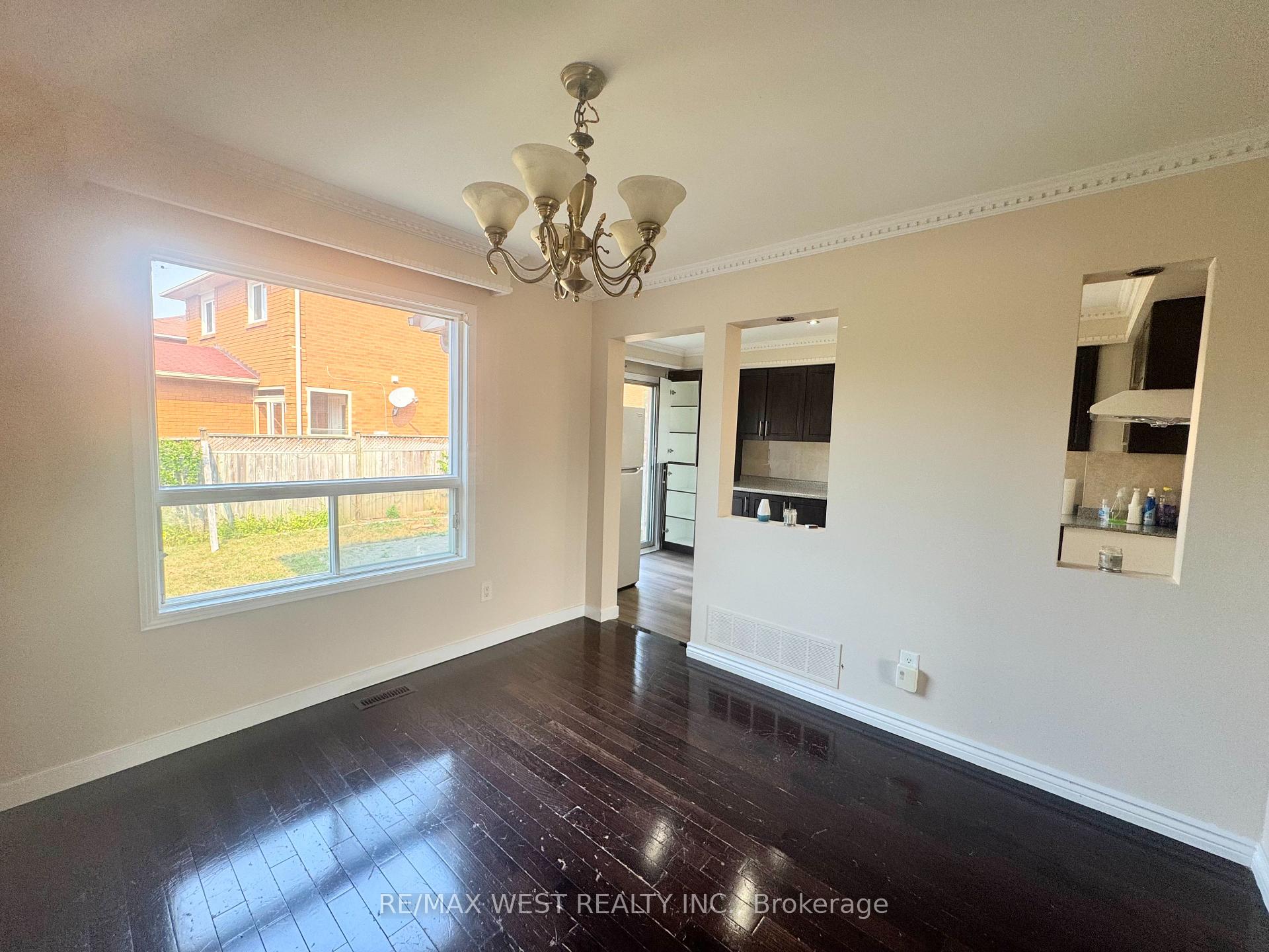 Photo 14 of 88 Toba Crescent, Brampton, Heart Lake East — HOMEH