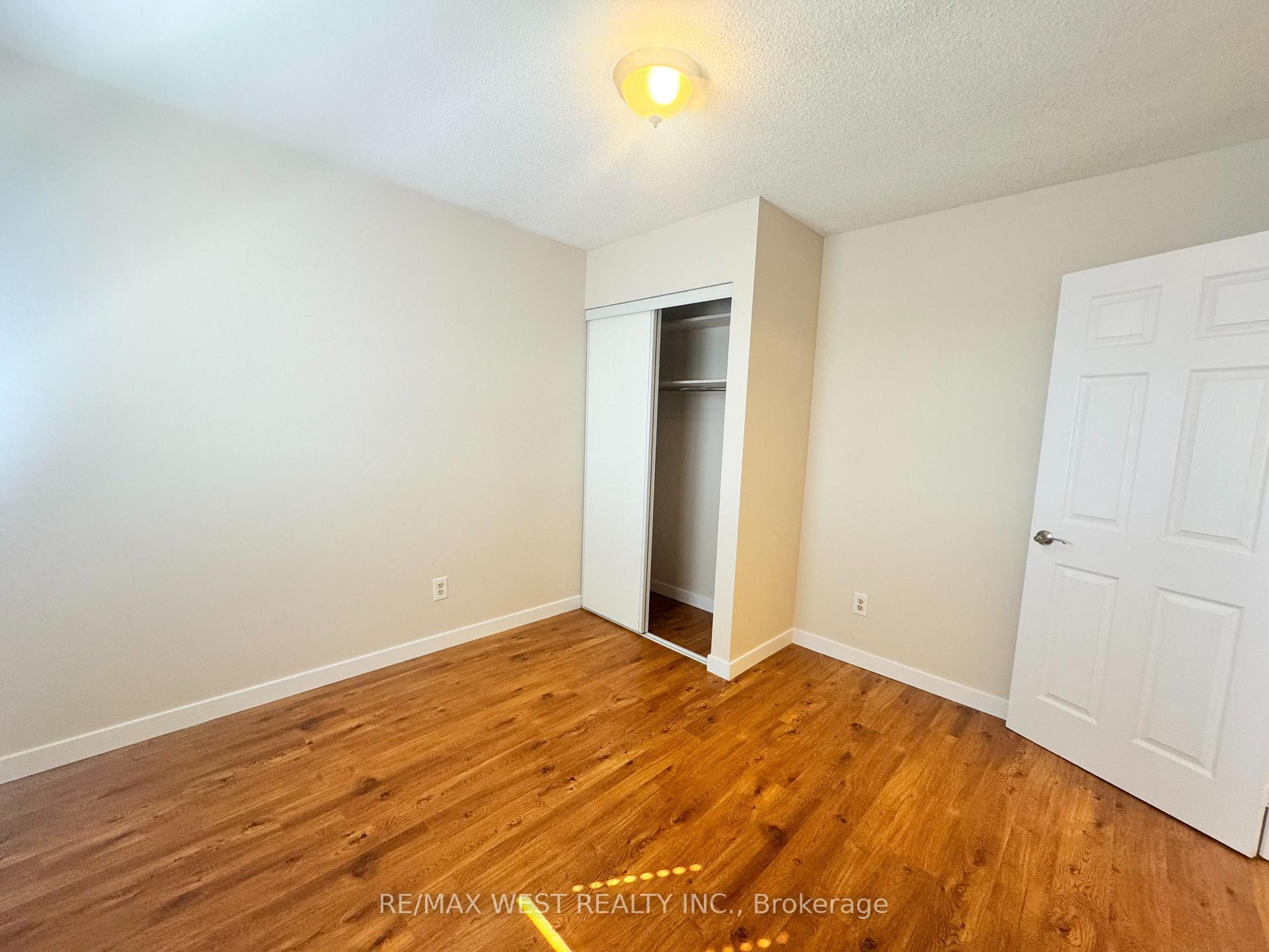 Photo 5 of 88 Toba Crescent, Brampton, Heart Lake East — HOMEH