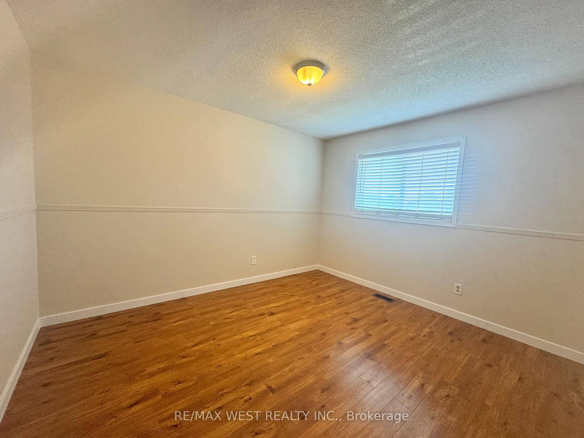Photo 7 of 88 Toba Crescent, Brampton, Heart Lake East — HOMEH
