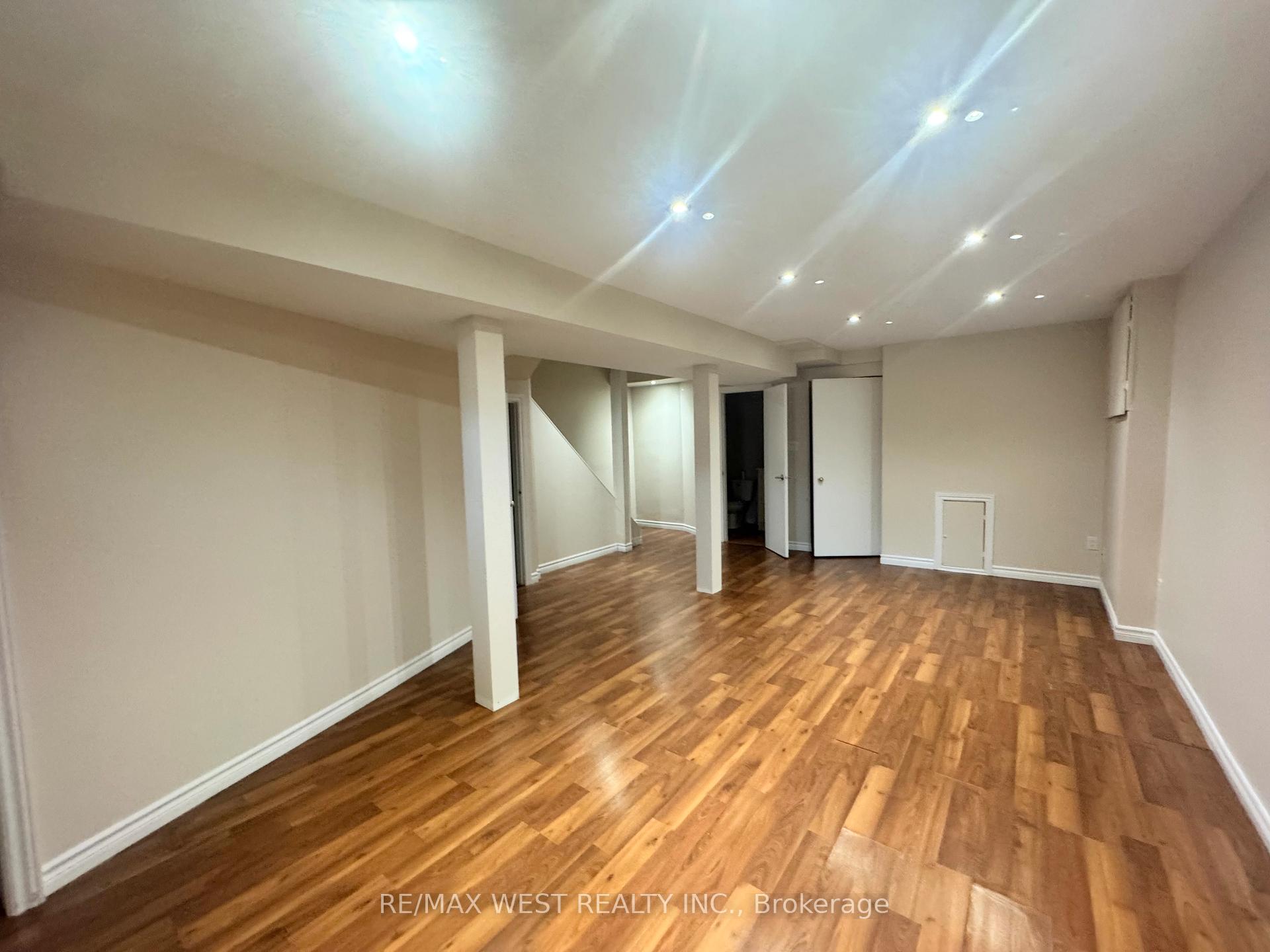 Photo 9 of 88 Toba Crescent, Brampton, Heart Lake East — HOMEH