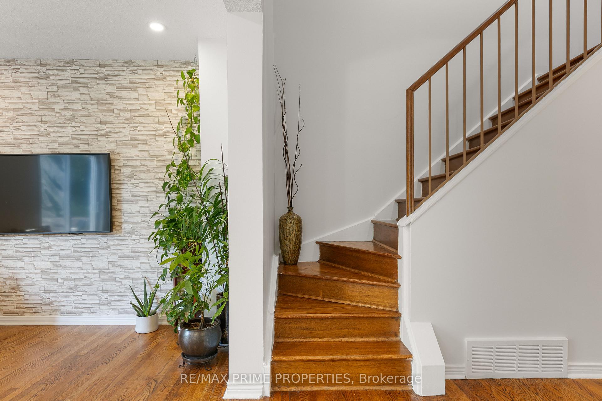 Photo 7 of 248 Temby Private, Ottawa, Hunt Club Park/Greenboro — HOMEH