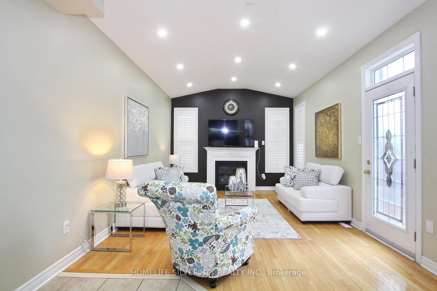 Photo 9 of 23 Shortreed Grove, Brampton, Sandringham-Wellington — HOMEH