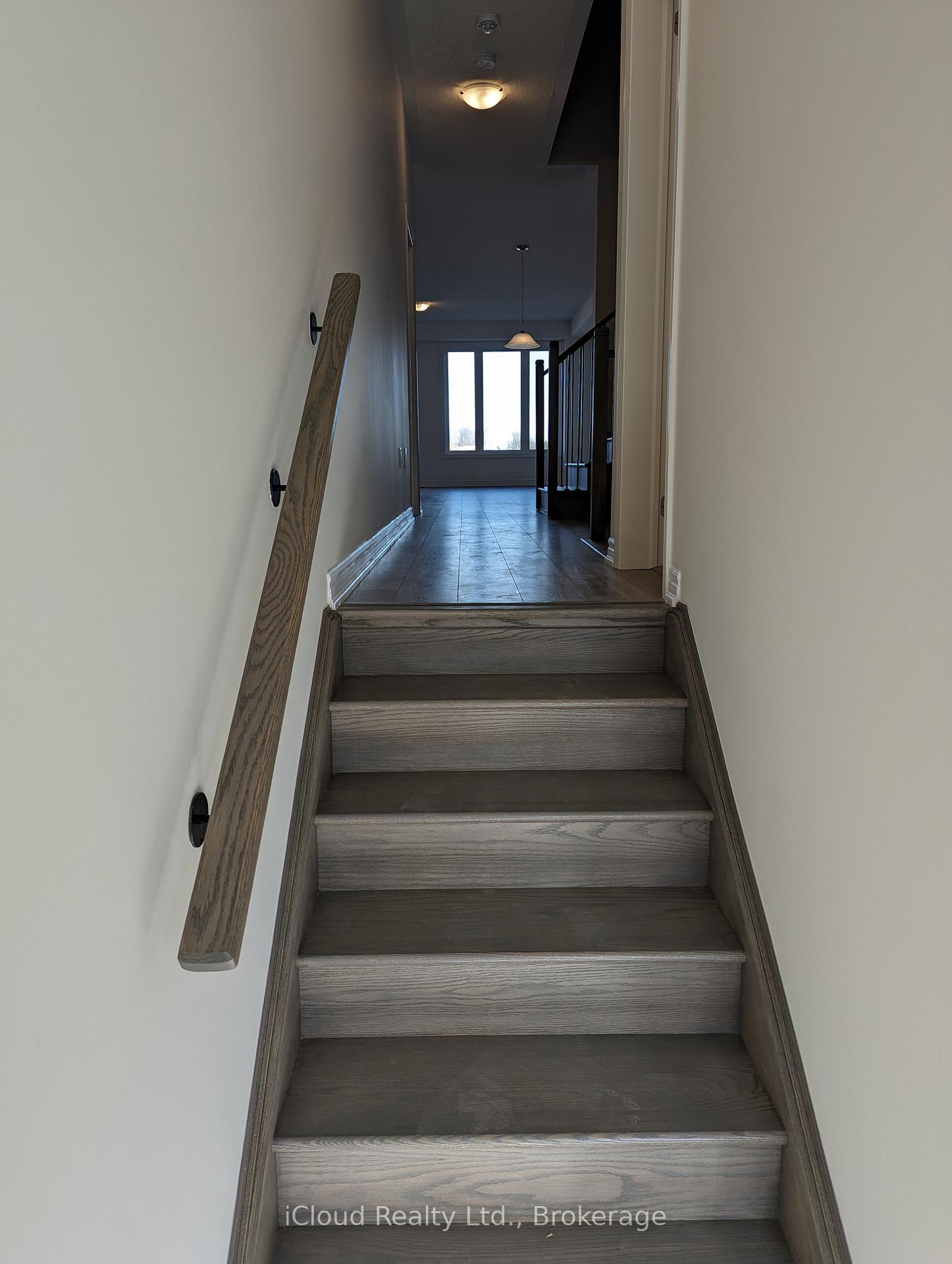 Photo 8 of 87 Greer Street, Barrie, Rural Barrie Southeast — HOMEH