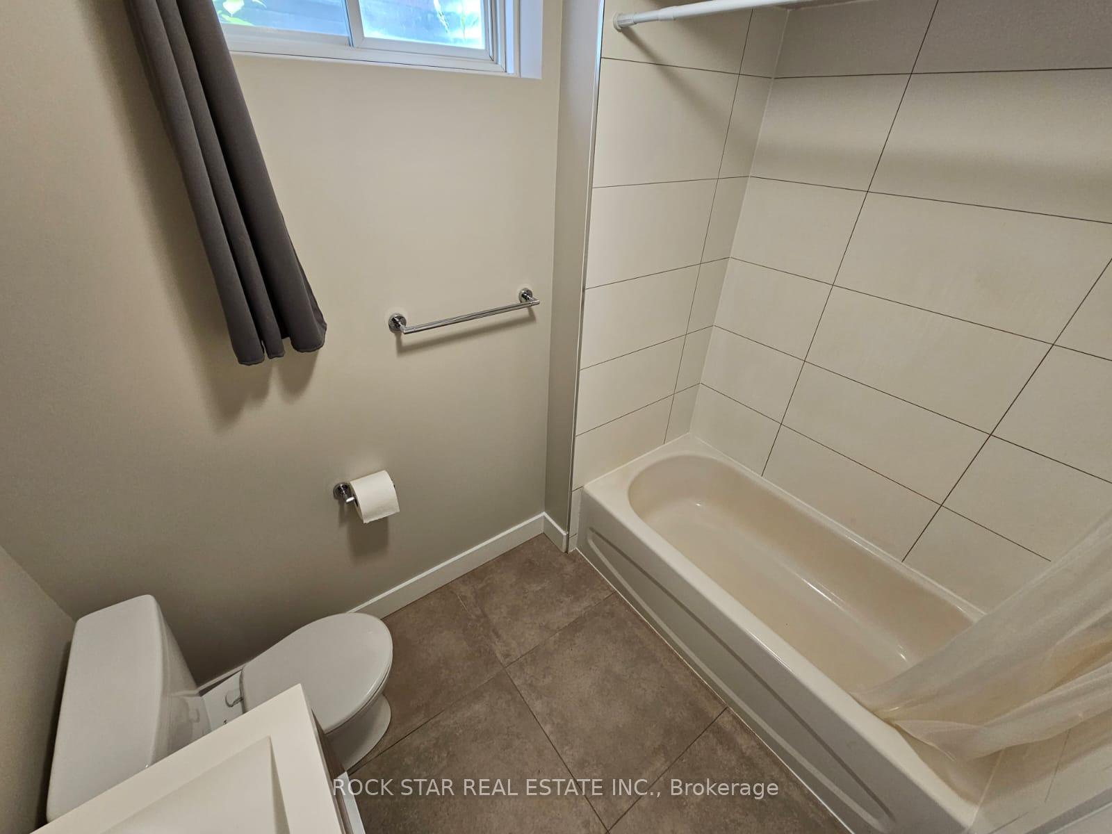 Photo 2 of Unit 2, 46 Laidlaw Drive, Barrie, Sunnidale — HOMEH