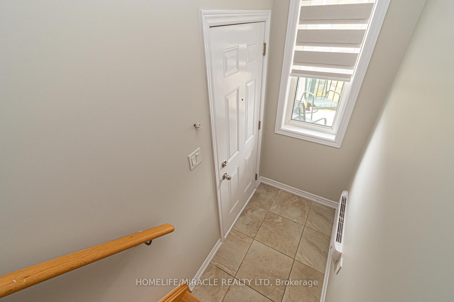 Photo 2 of 35 Bannister Road, Barrie, Innis-Shore — HOMEH