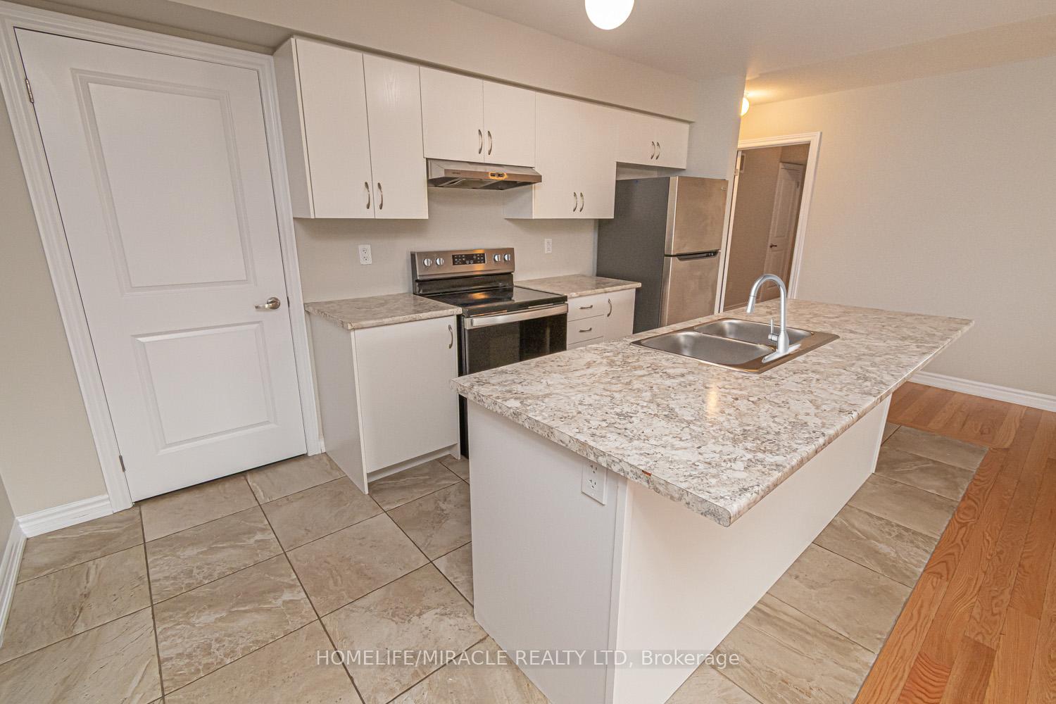 Photo 7 of 35 Bannister Road, Barrie, Innis-Shore — HOMEH