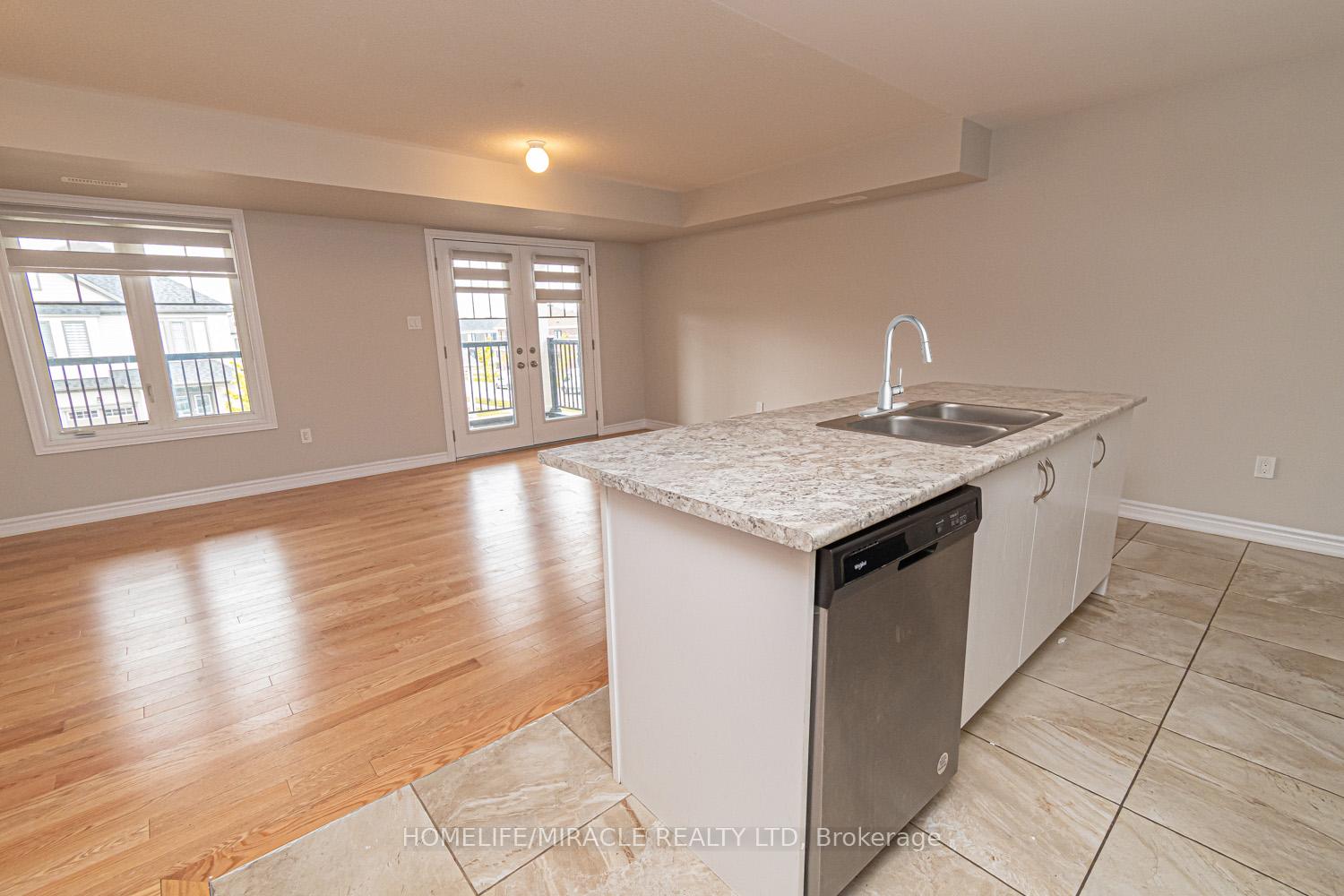 Photo 16 of 35 Bannister Road, Barrie, Innis-Shore — HOMEH