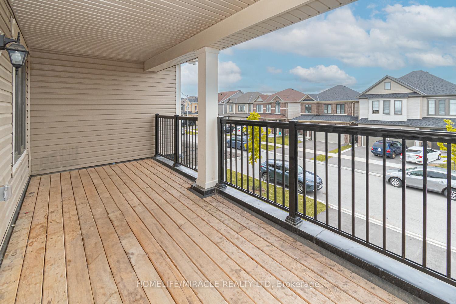 Photo 18 of 35 Bannister Road, Barrie, Innis-Shore — HOMEH
