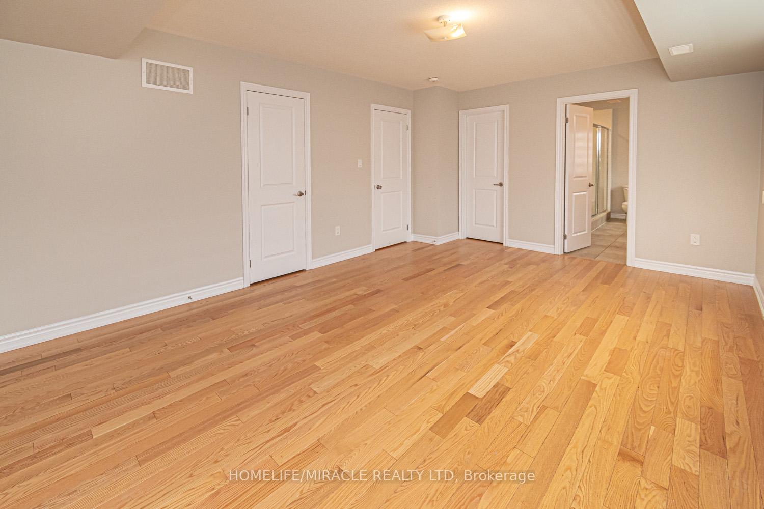Photo 6 of 35 Bannister Road, Barrie, Innis-Shore — HOMEH