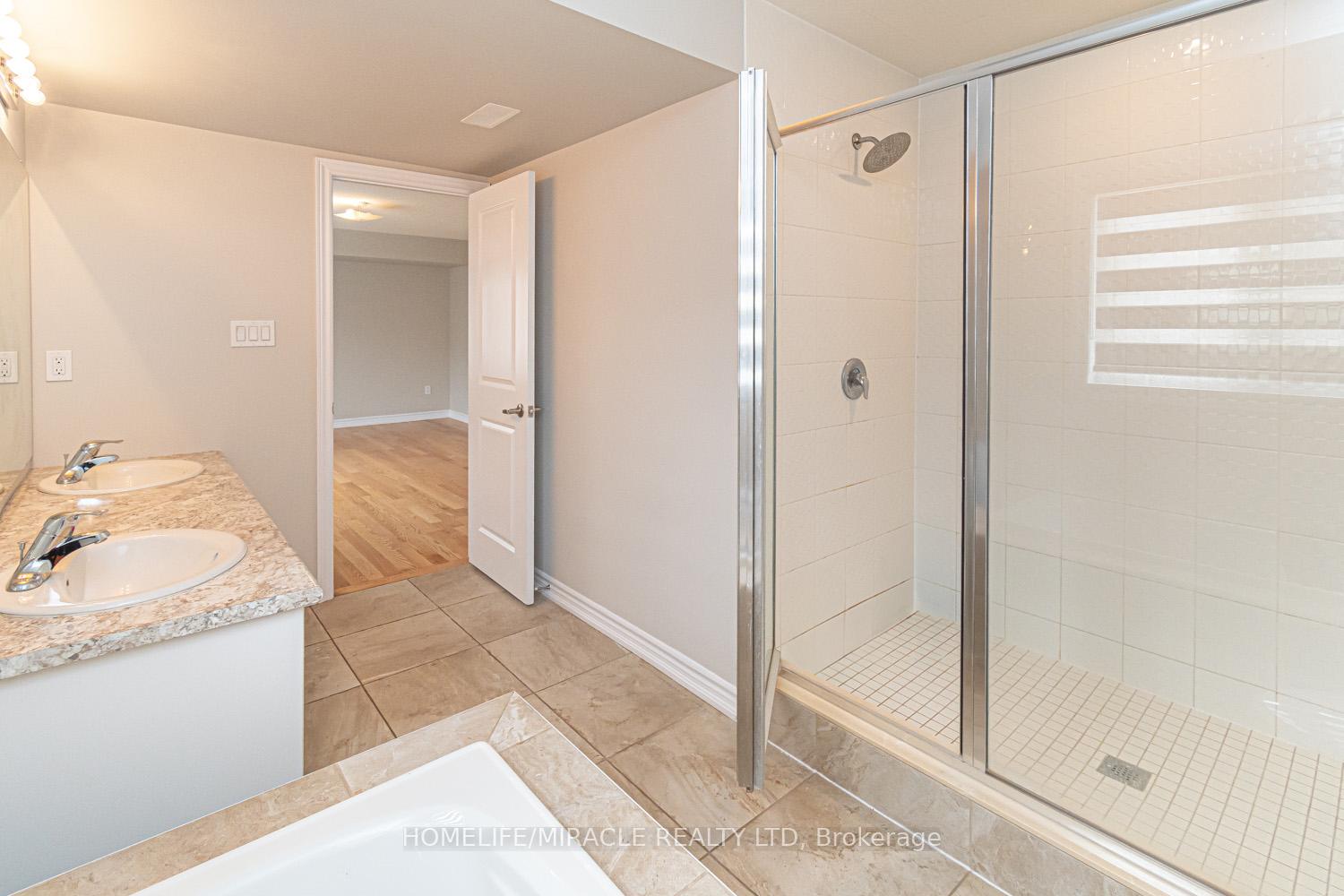 Photo 12 of 35 Bannister Road, Barrie, Innis-Shore — HOMEH