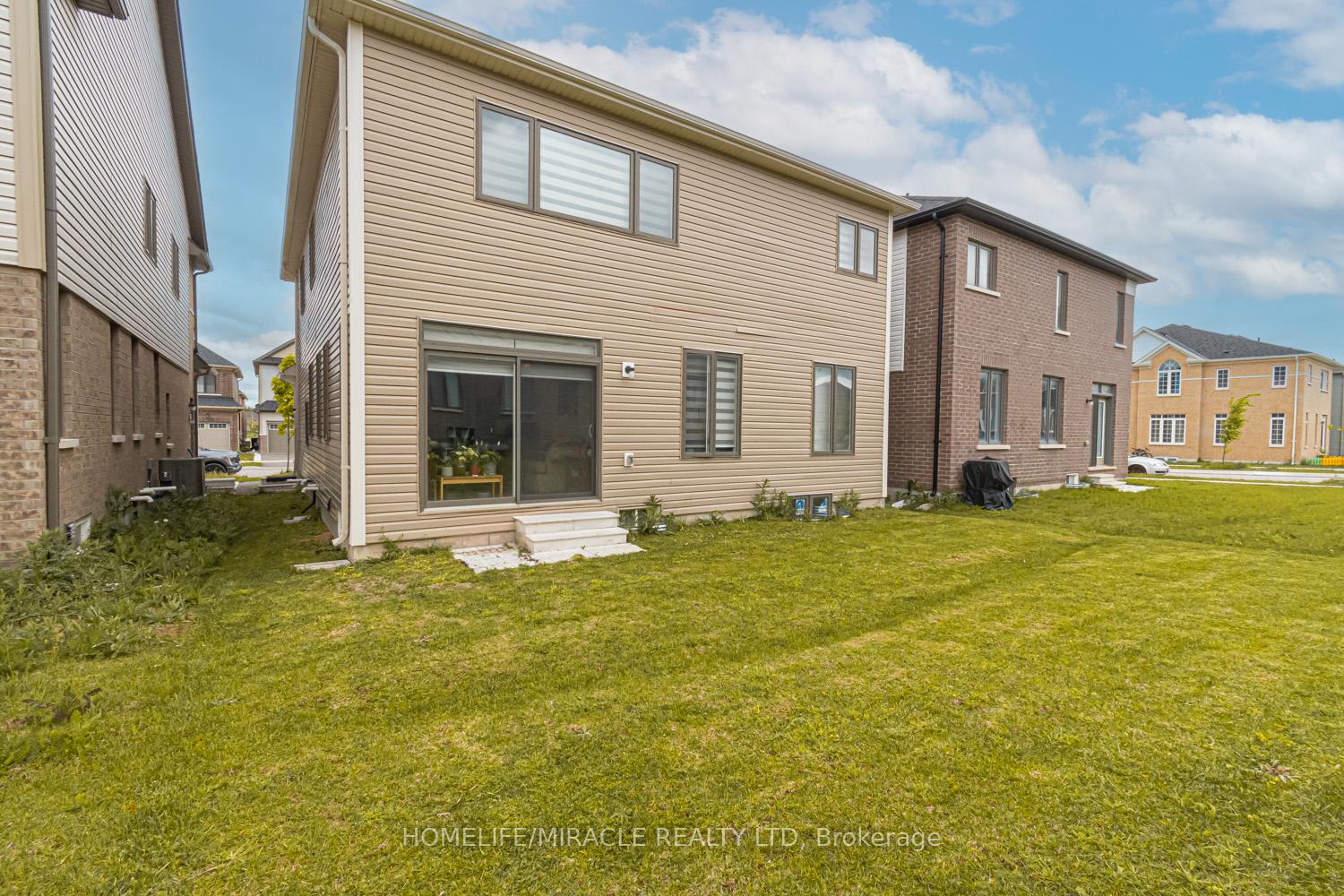 Photo 15 of 35 Bannister Road, Barrie, Innis-Shore — HOMEH