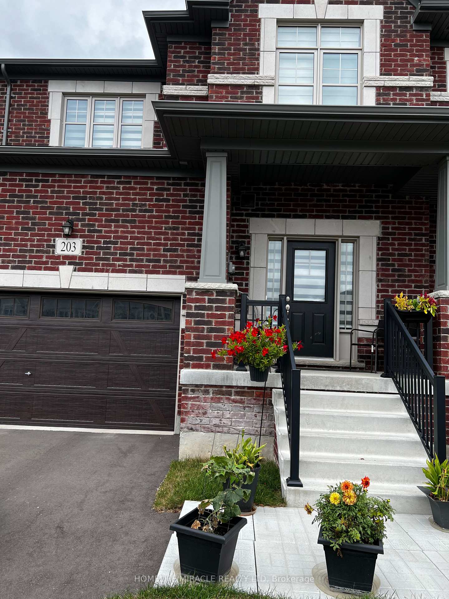 Photo 4 of 203 Rosanne Circle, Wasaga Beach — HOMEH