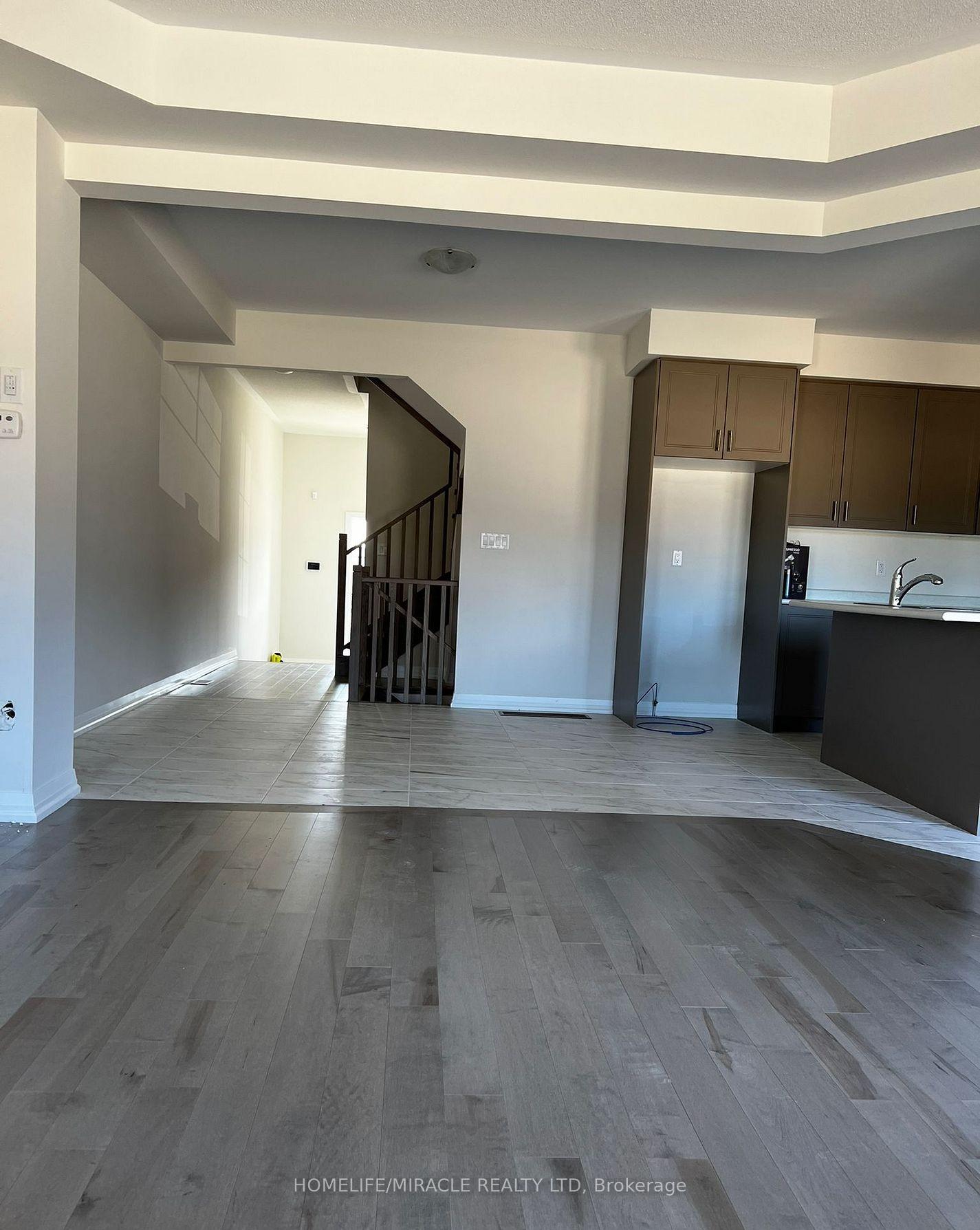 Photo 2 of 203 Rosanne Circle, Wasaga Beach — HOMEH