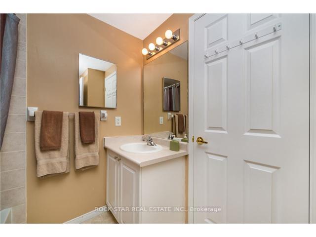 Photo 7 of 25 Raymond Crescent, Barrie, Painswick South — HOMEH