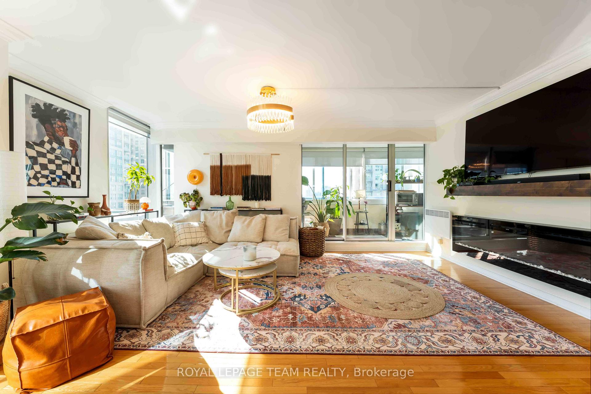 Photo 2 of Unit 1806, 160 George Street, Ottawa, Lower Town/Byward Market — HOMEH