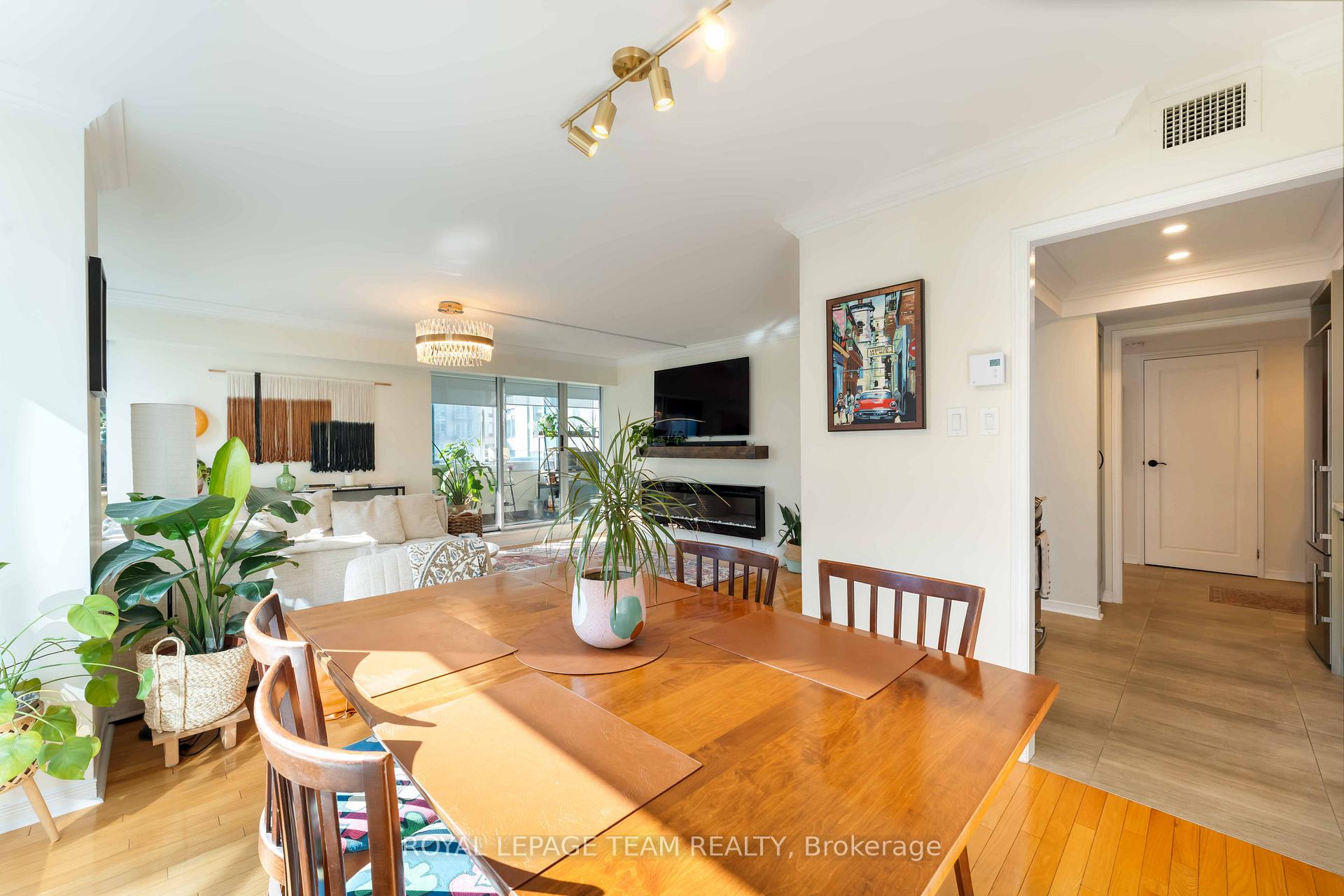 Photo 5 of Unit 1806, 160 George Street, Ottawa, Lower Town/Byward Market — HOMEH