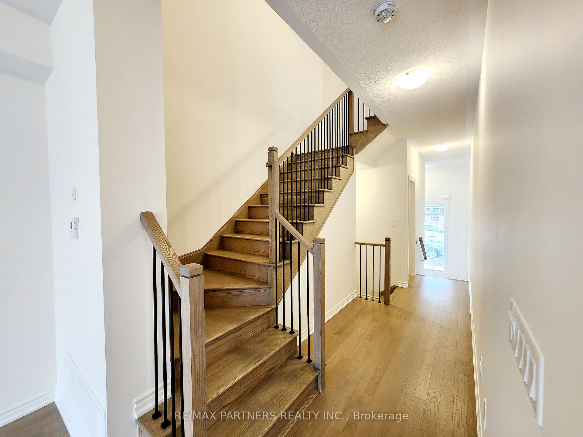 Photo 15 of 136 Greer Street, Barrie, Rural Barrie Southeast — HOMEH