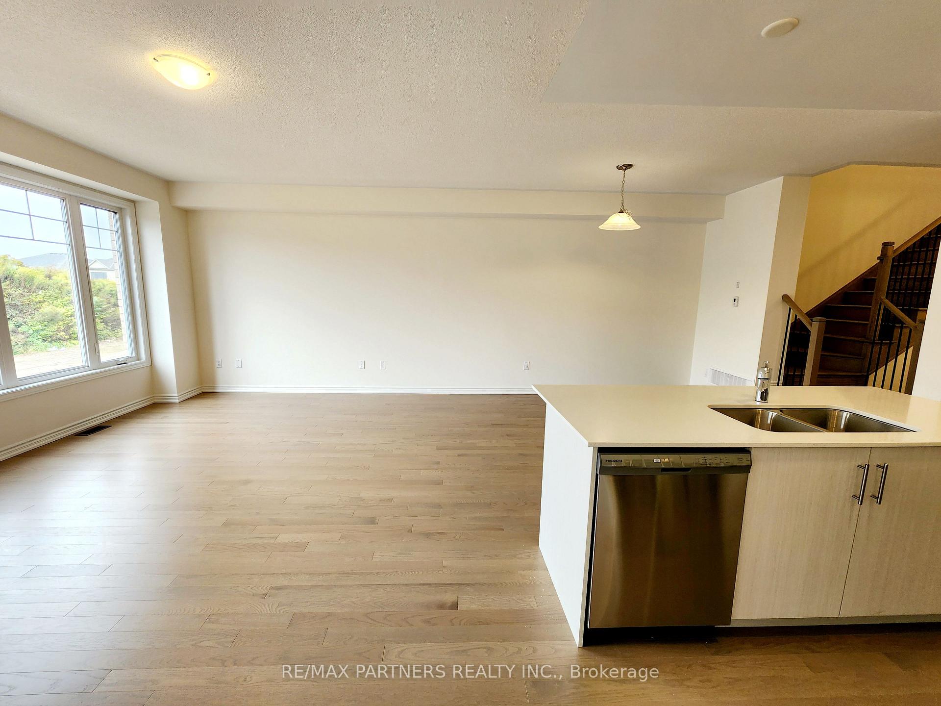 Photo 17 of 136 Greer Street, Barrie, Rural Barrie Southeast — HOMEH