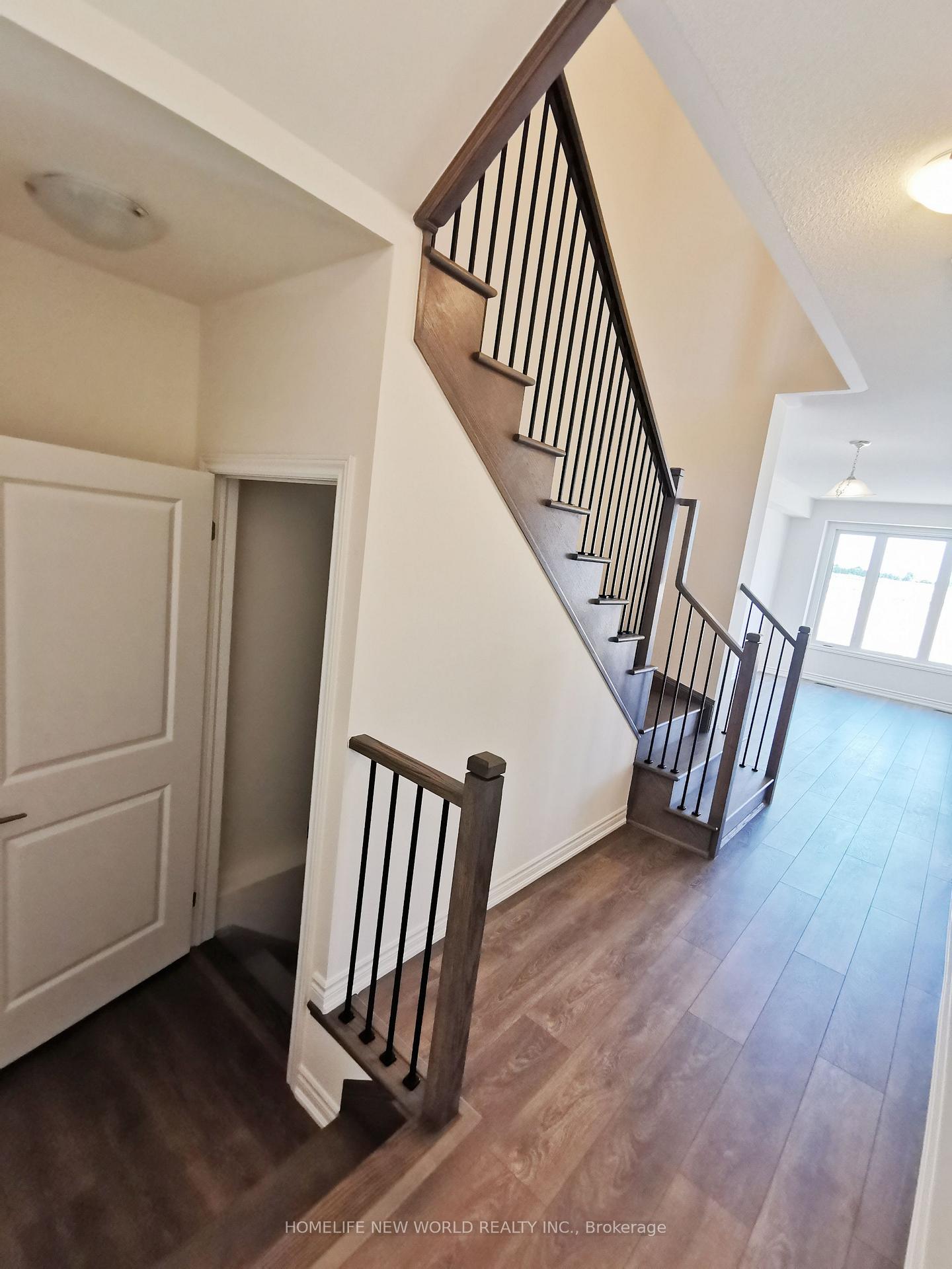 Photo 10 of 145 Greer Street, Barrie, Rural Barrie Southeast — HOMEH