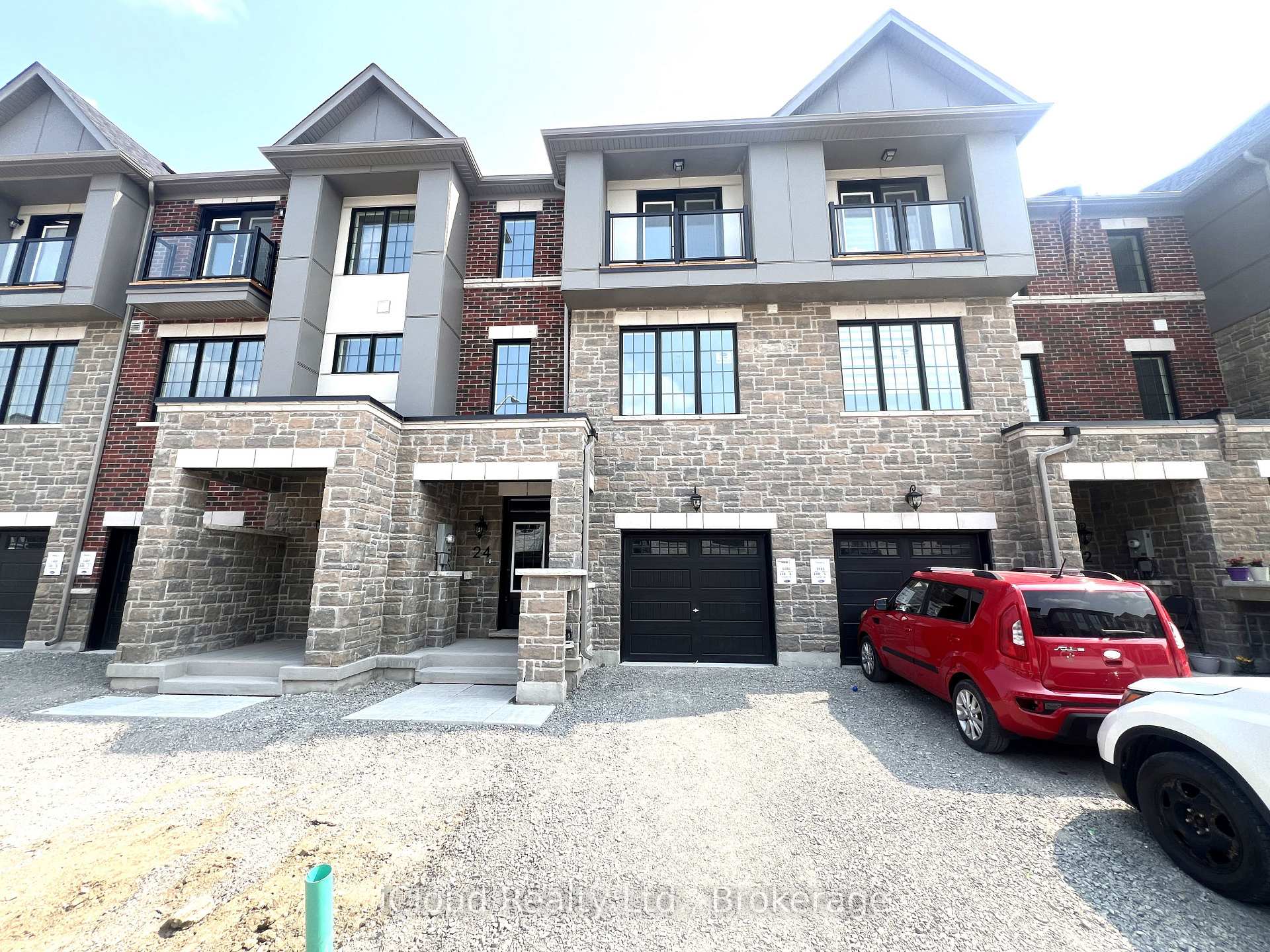 Photo 4 of 24 Pearen Lane, Barrie, Rural Barrie Southwest — HOMEH