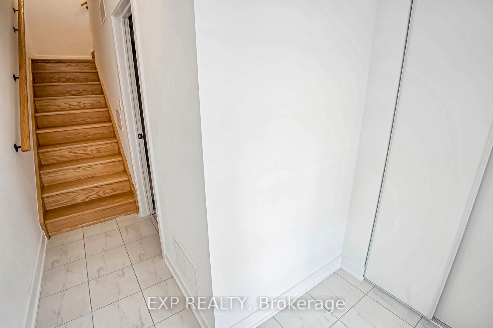 Photo 2 of 31 wagon Lane, Barrie, Innis-Shore — HOMEH