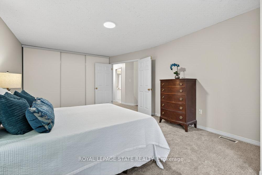 Photo 16 of Unit 37, 76 Frances Avenue, Hamilton, Stoney Creek — HOMEH