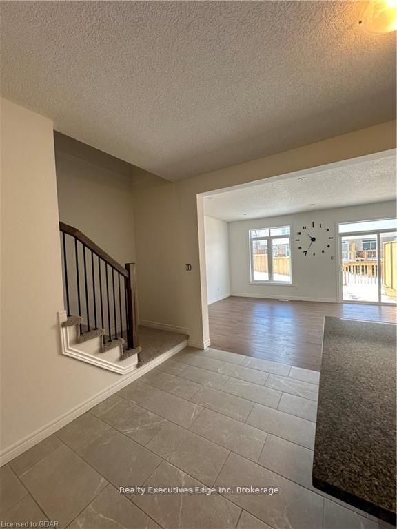 Photo 5 of 49 Dallan Drive, Guelph, Pineridge/Westminster Woods — HOMEH