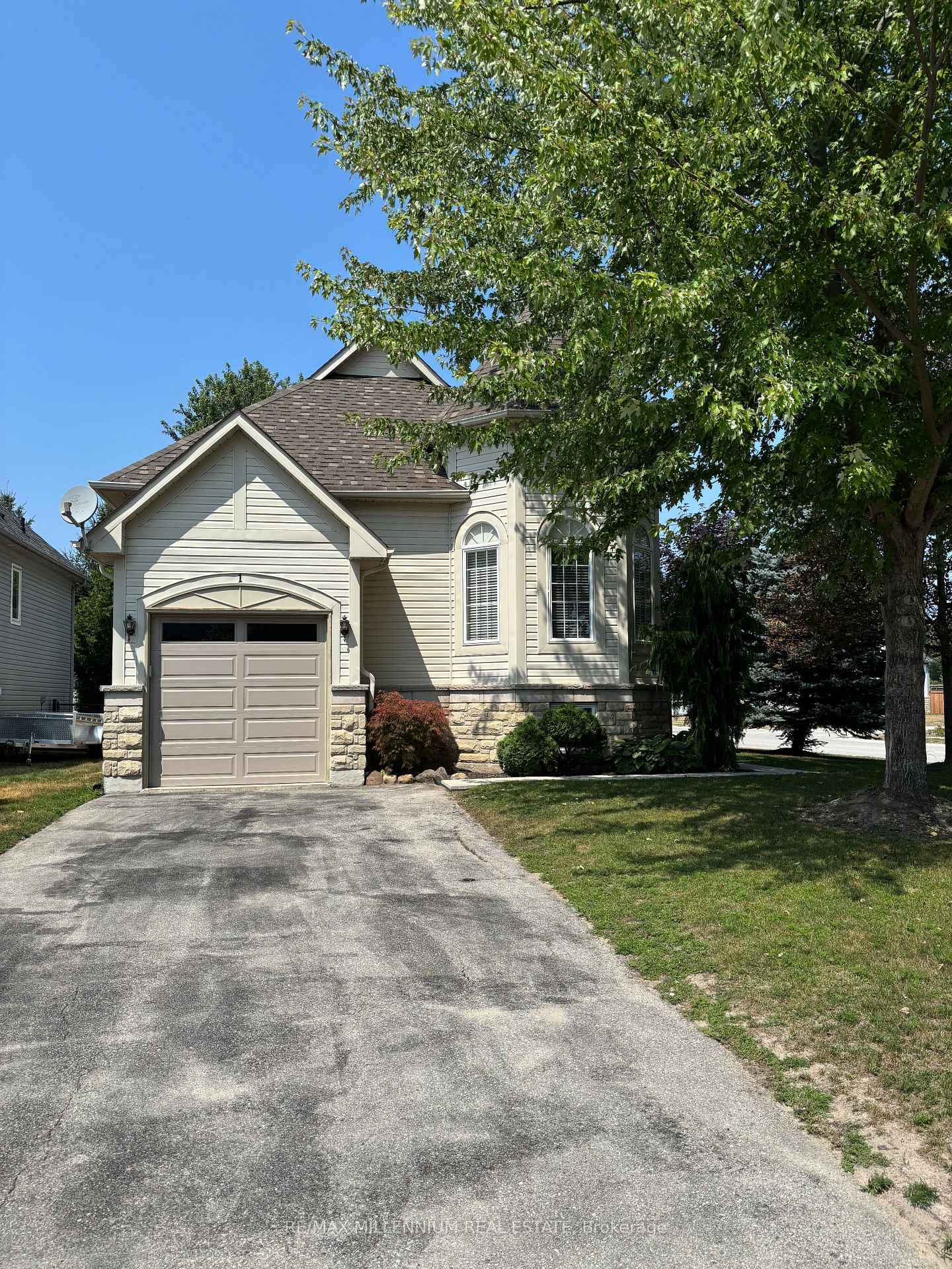 Photo 1 of 1 Blue Jay Place, Wasaga Beach — HOMEH