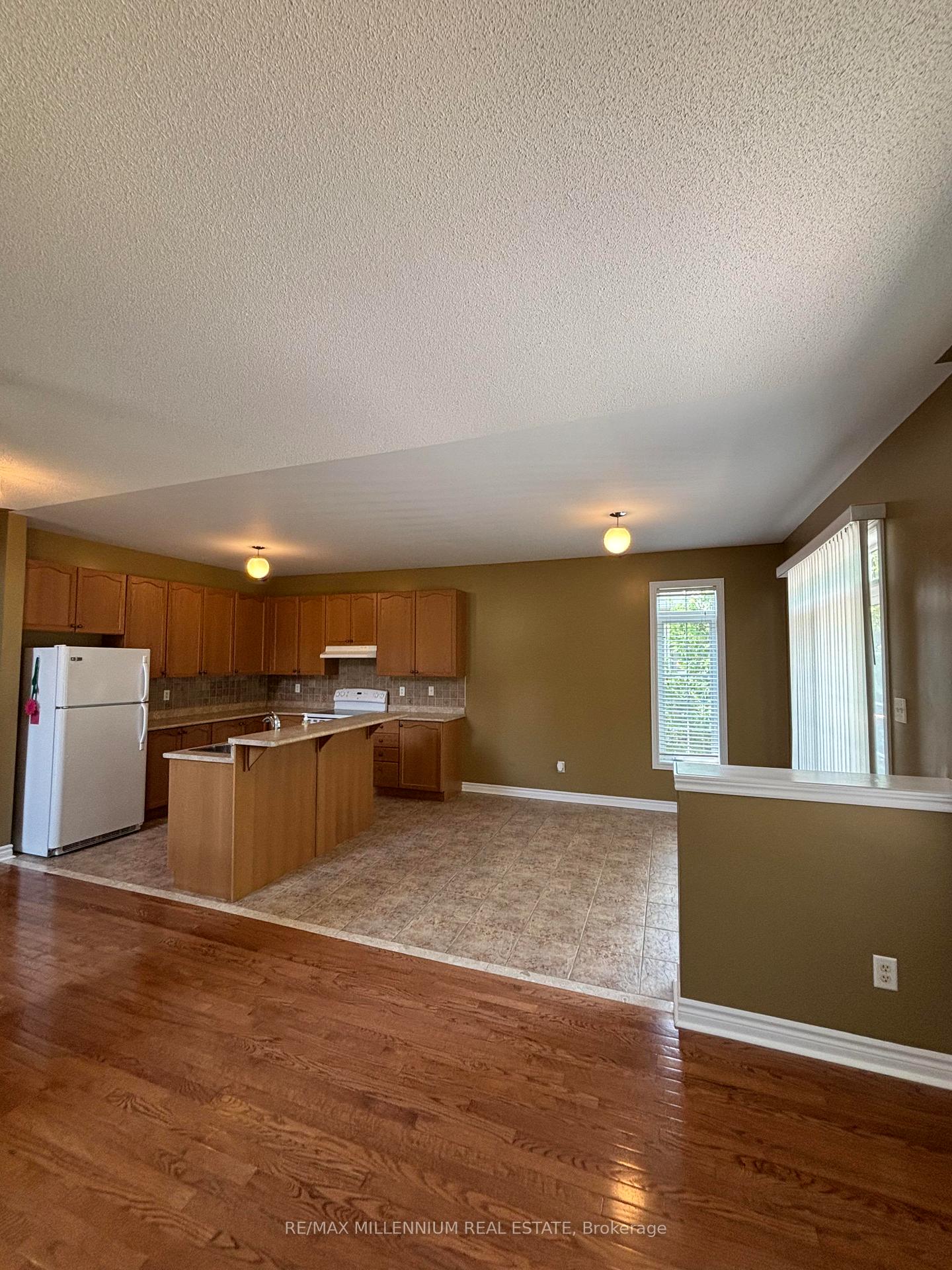 Photo 3 of 1 Blue Jay Place, Wasaga Beach — HOMEH
