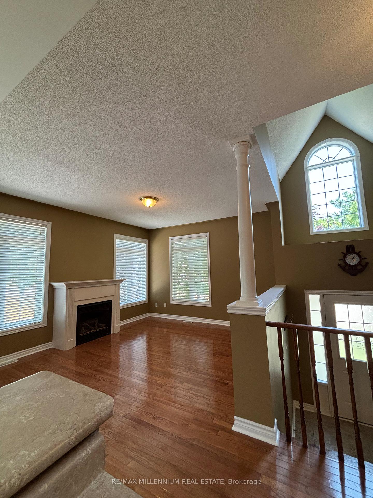 Photo 5 of 1 Blue Jay Place, Wasaga Beach — HOMEH