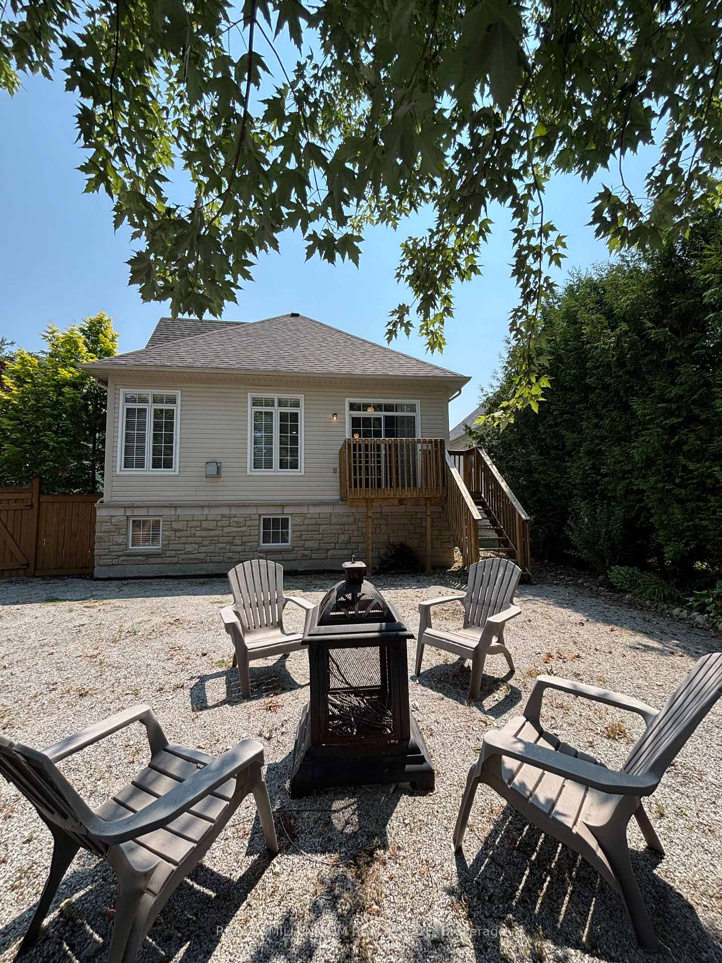 Photo 9 of 1 Blue Jay Place, Wasaga Beach — HOMEH